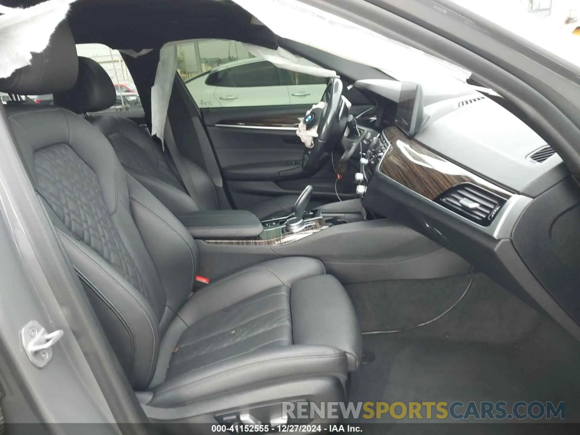 5 Photograph of a damaged car WBA53BH03MCG12419 BMW 530I 2021