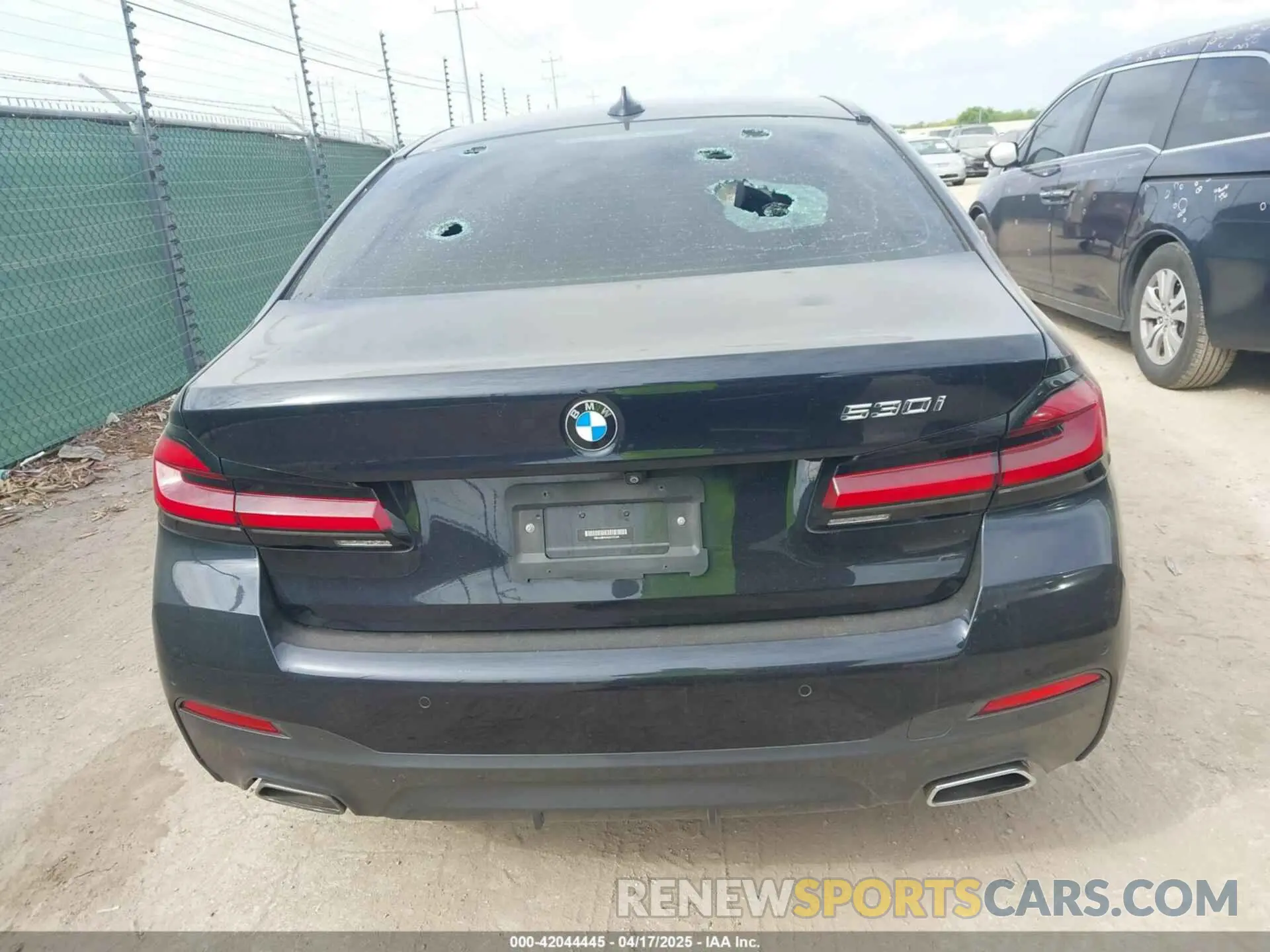 16 Photograph of a damaged car WBA53BH04MCF37326 BMW 530I 2021