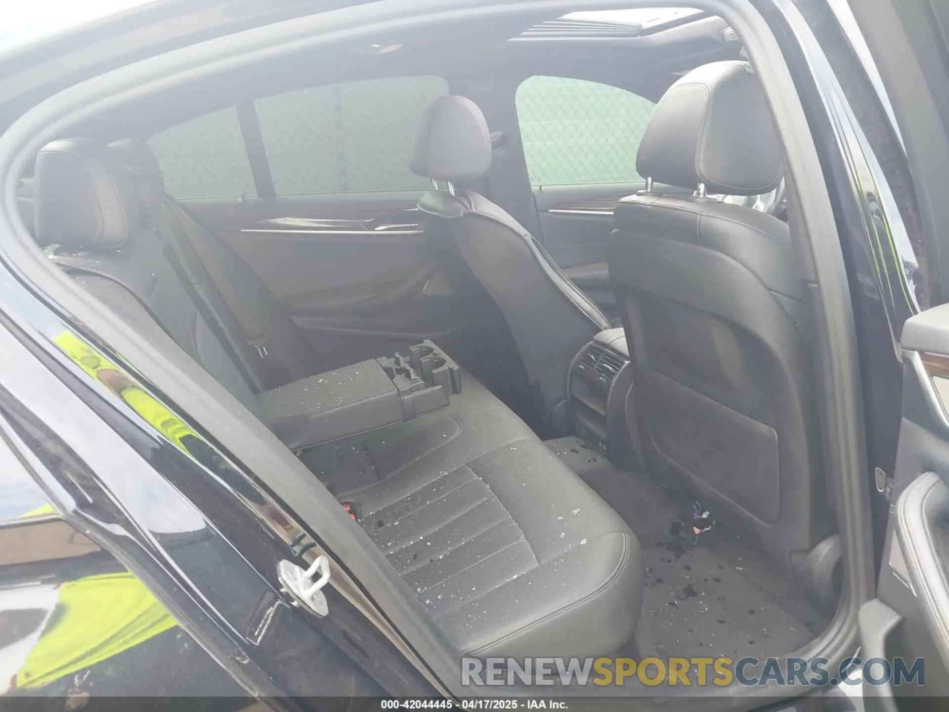 8 Photograph of a damaged car WBA53BH04MCF37326 BMW 530I 2021
