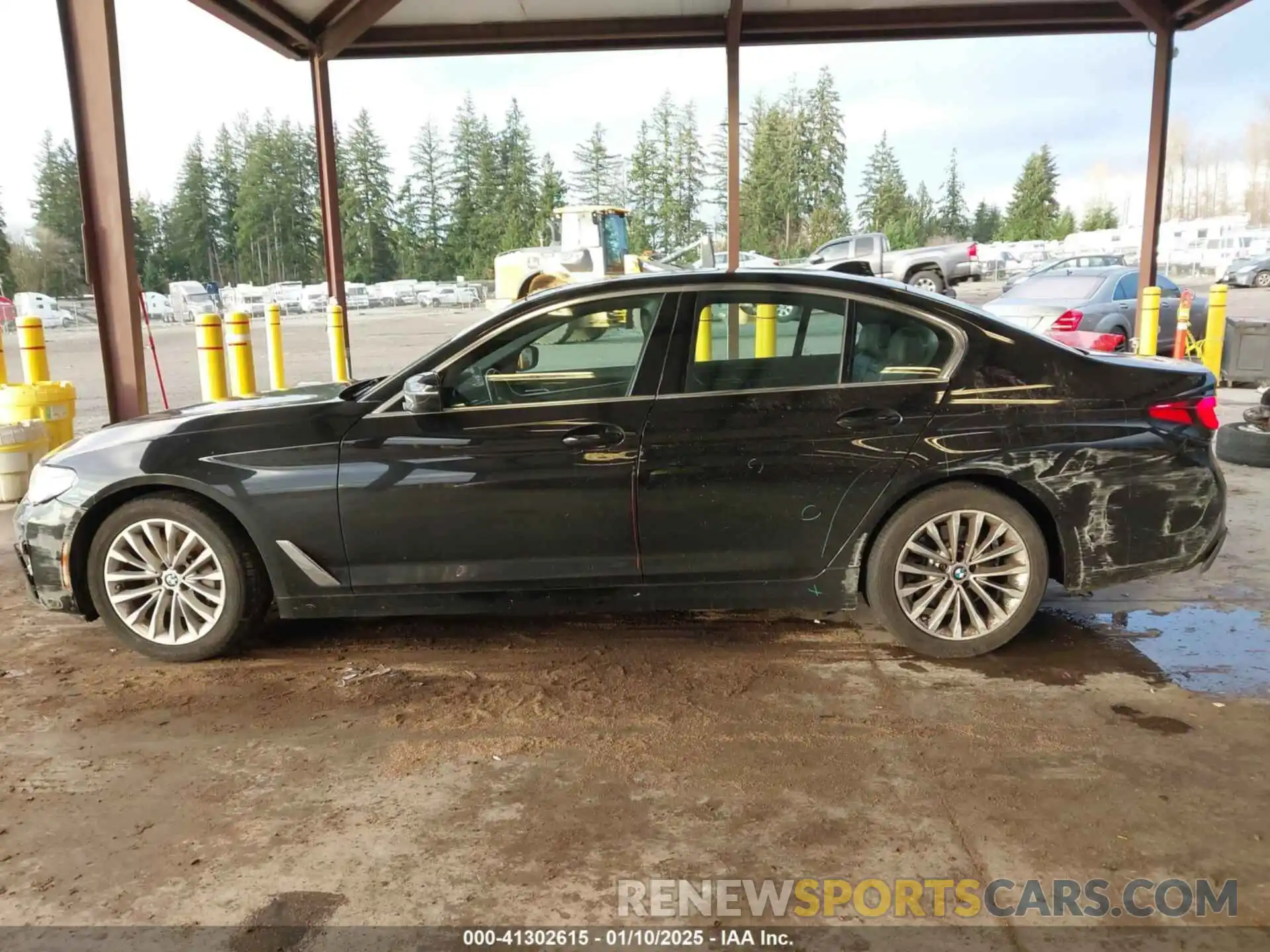 14 Photograph of a damaged car WBA53BH04MWW96844 BMW 530I 2021