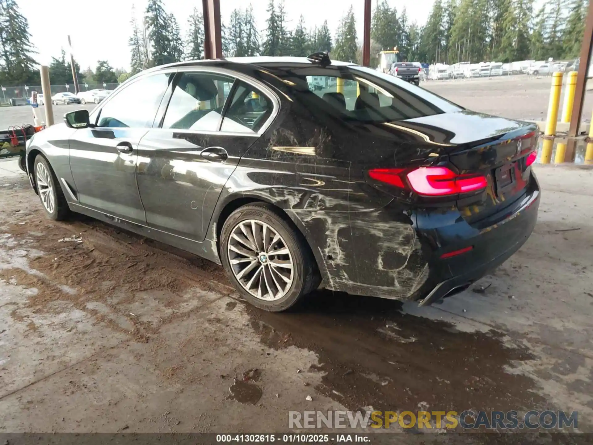 3 Photograph of a damaged car WBA53BH04MWW96844 BMW 530I 2021