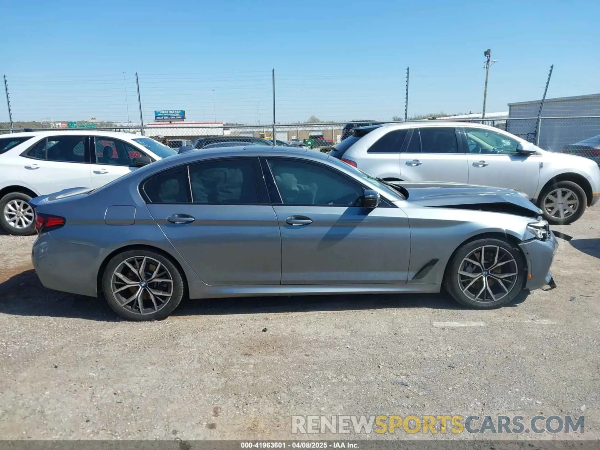 14 Photograph of a damaged car WBA53BH04MWX16672 BMW 530I 2021