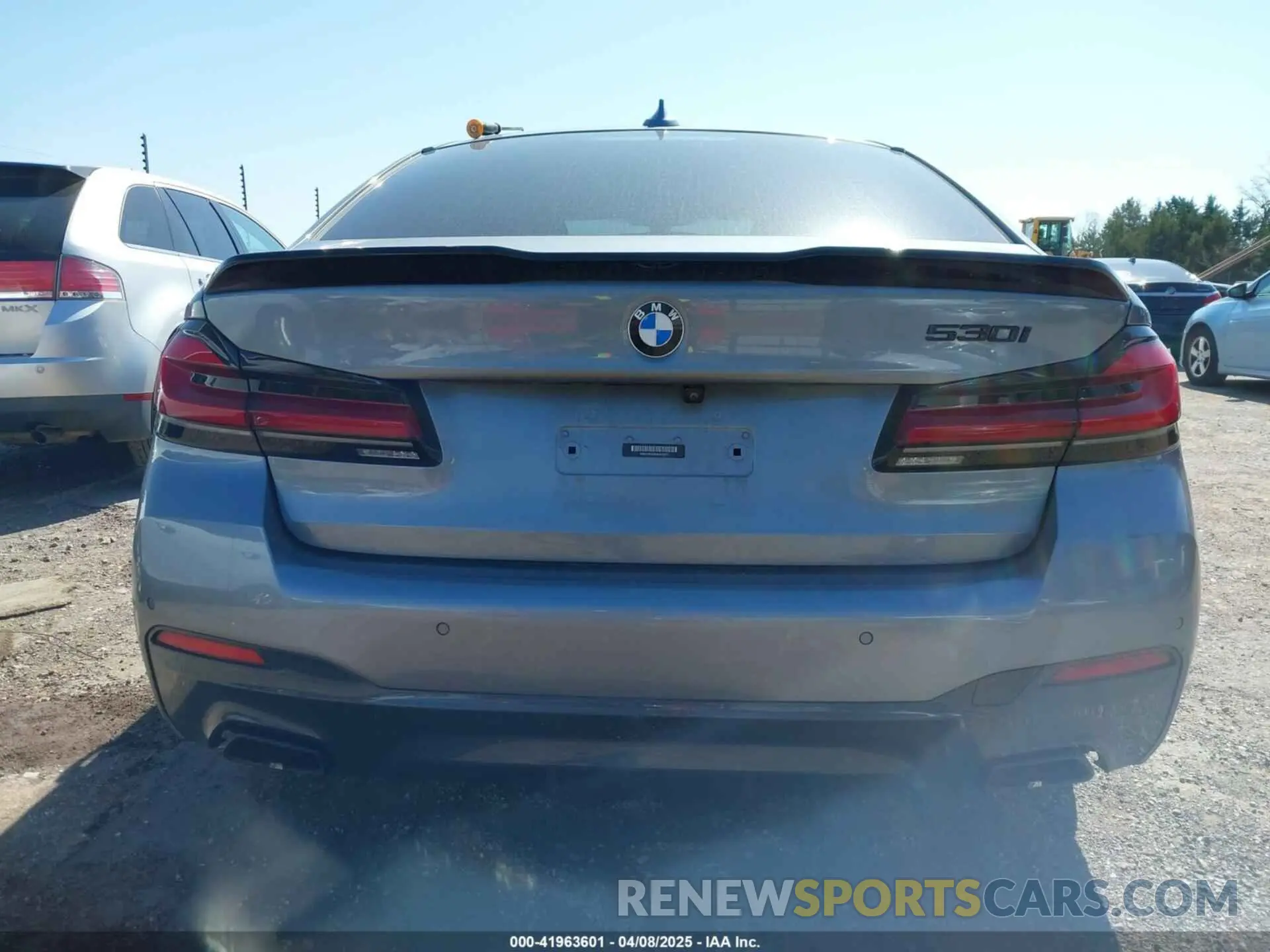 17 Photograph of a damaged car WBA53BH04MWX16672 BMW 530I 2021