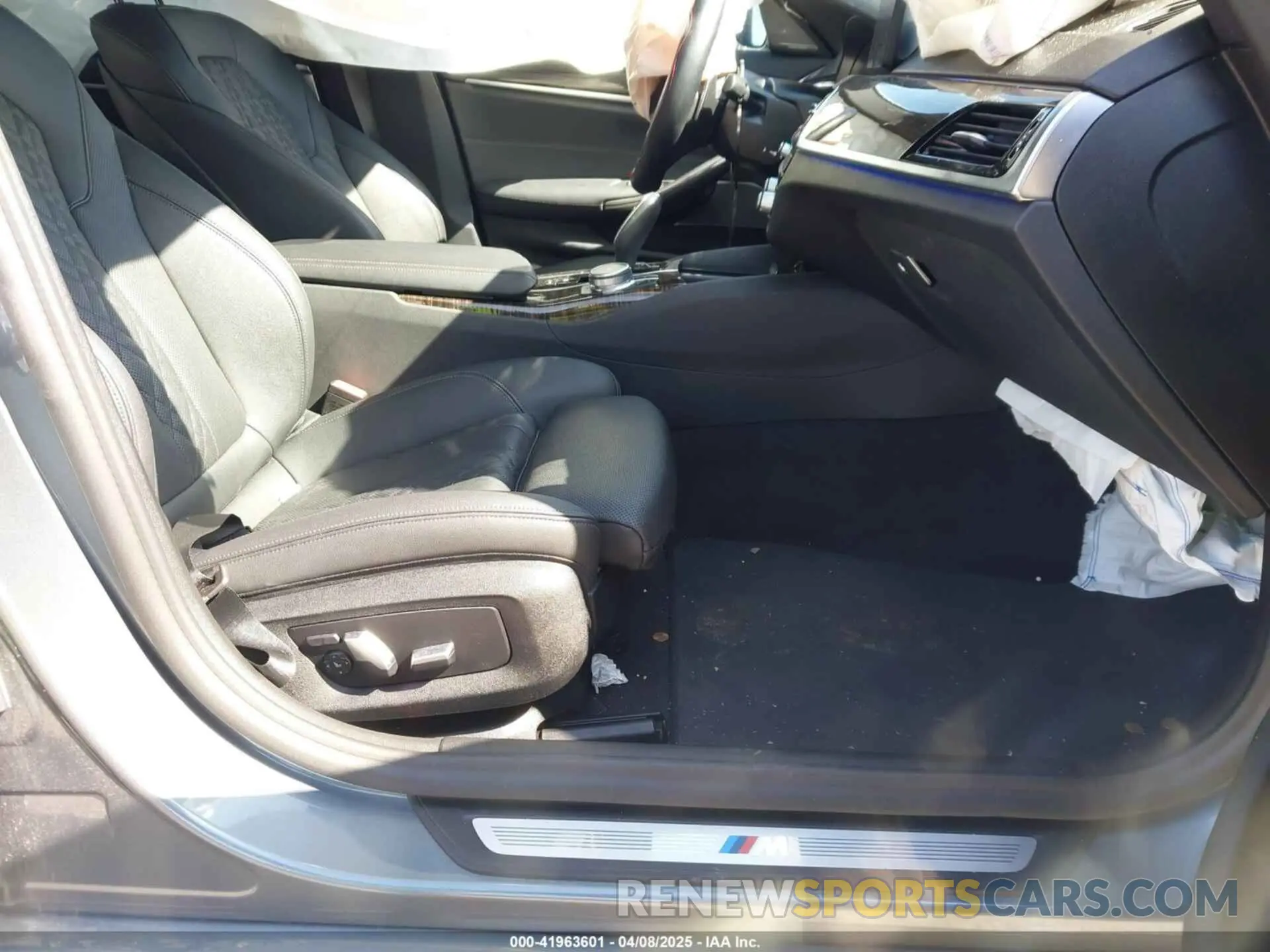 5 Photograph of a damaged car WBA53BH04MWX16672 BMW 530I 2021