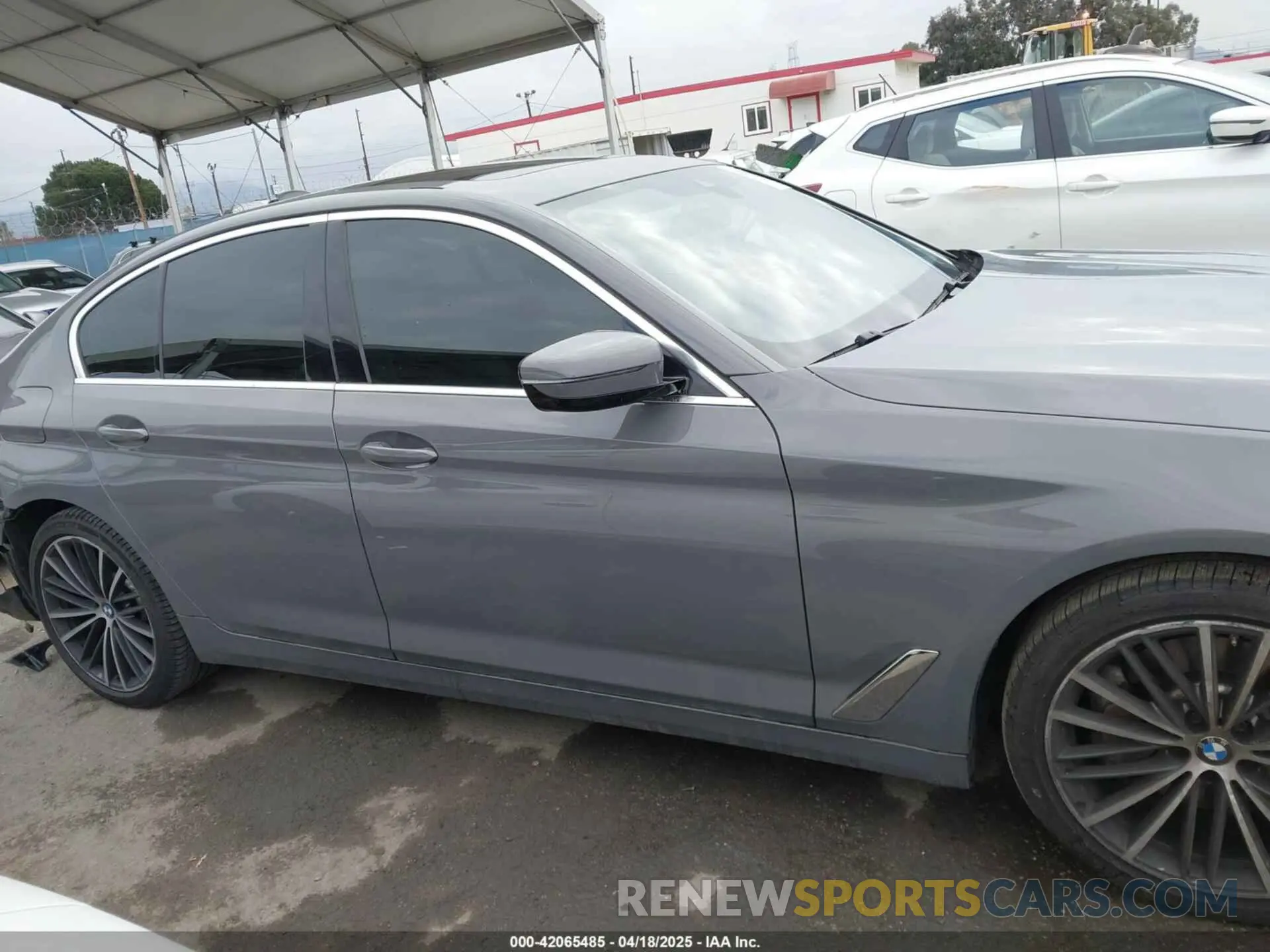 14 Photograph of a damaged car WBA53BH08MWX16268 BMW 530I 2021