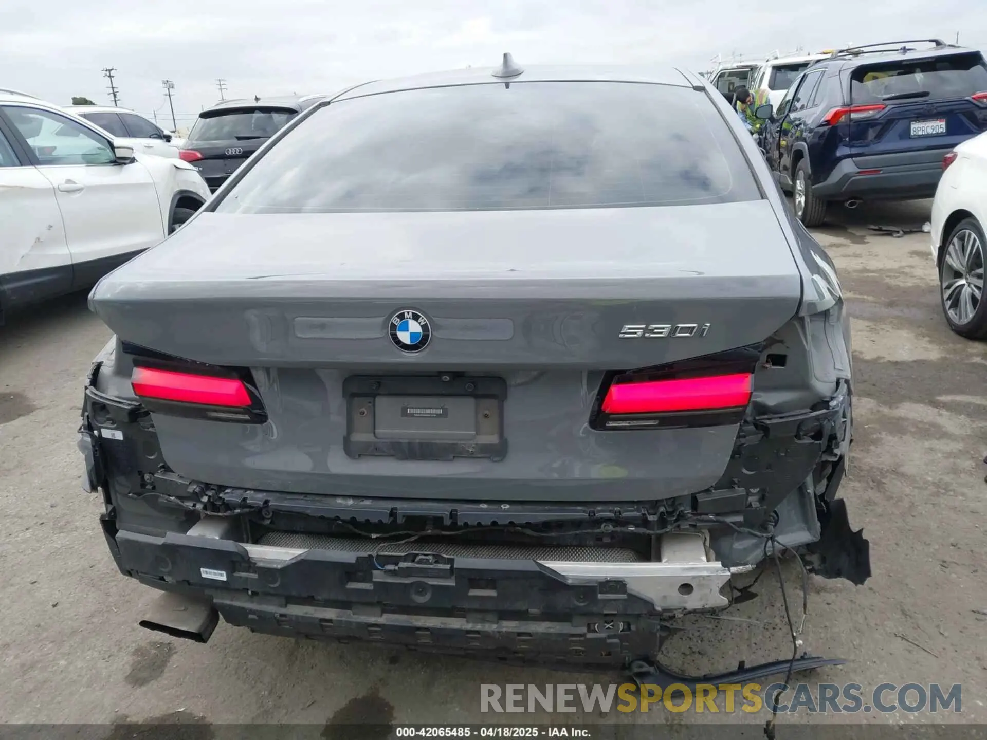 17 Photograph of a damaged car WBA53BH08MWX16268 BMW 530I 2021