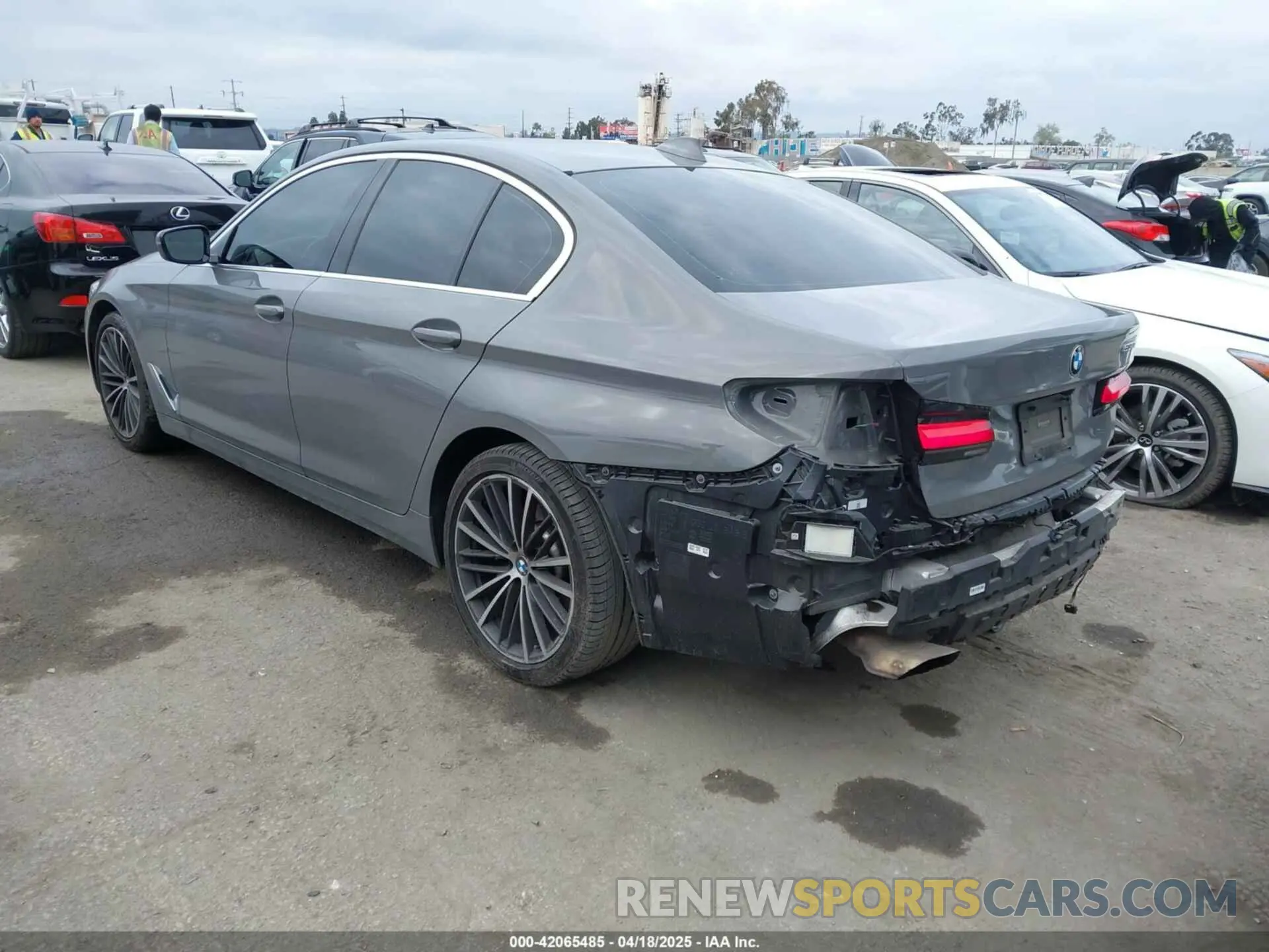3 Photograph of a damaged car WBA53BH08MWX16268 BMW 530I 2021
