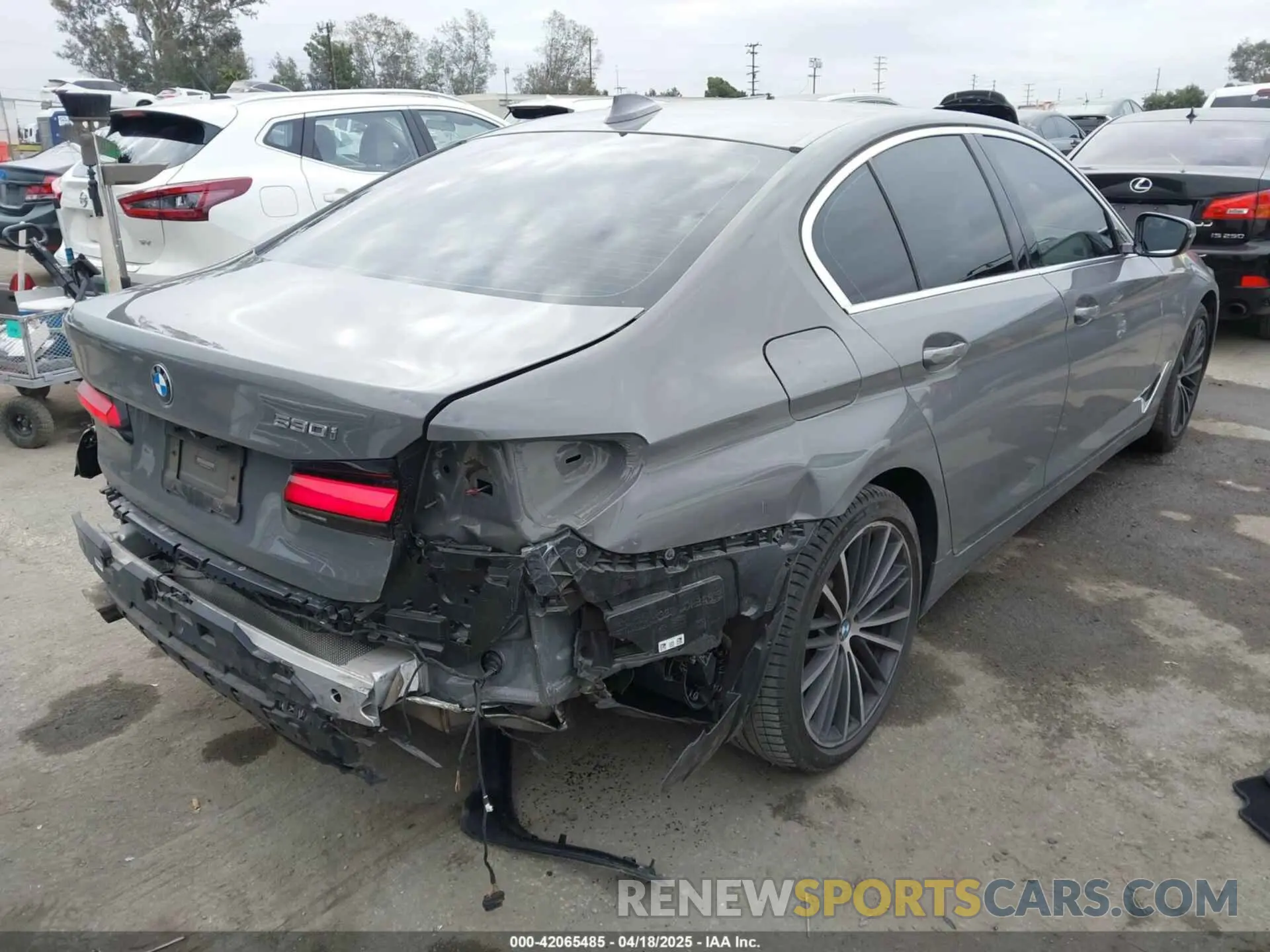 4 Photograph of a damaged car WBA53BH08MWX16268 BMW 530I 2021