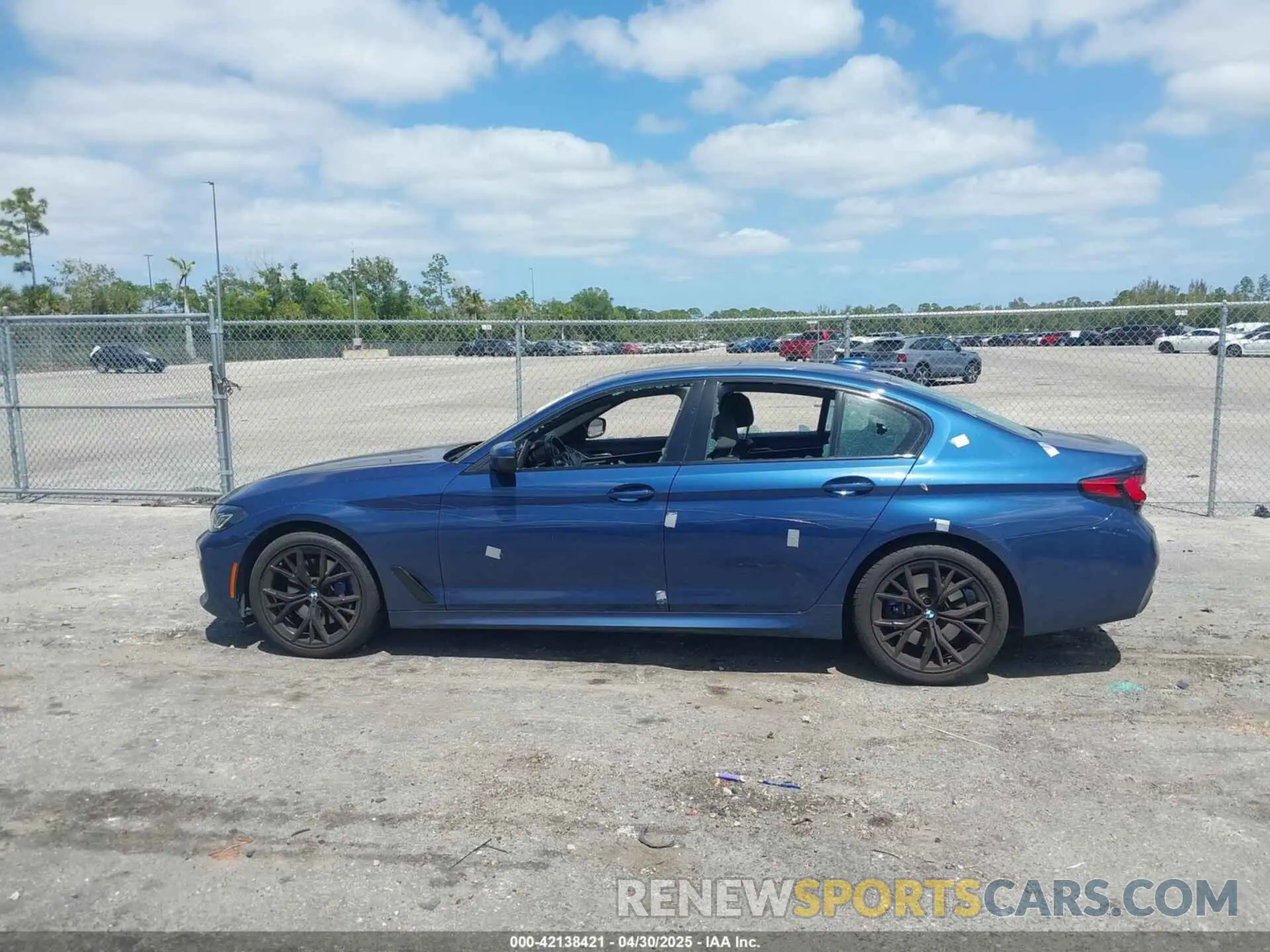 14 Photograph of a damaged car WBA53BH09MWX23682 BMW 530I 2021