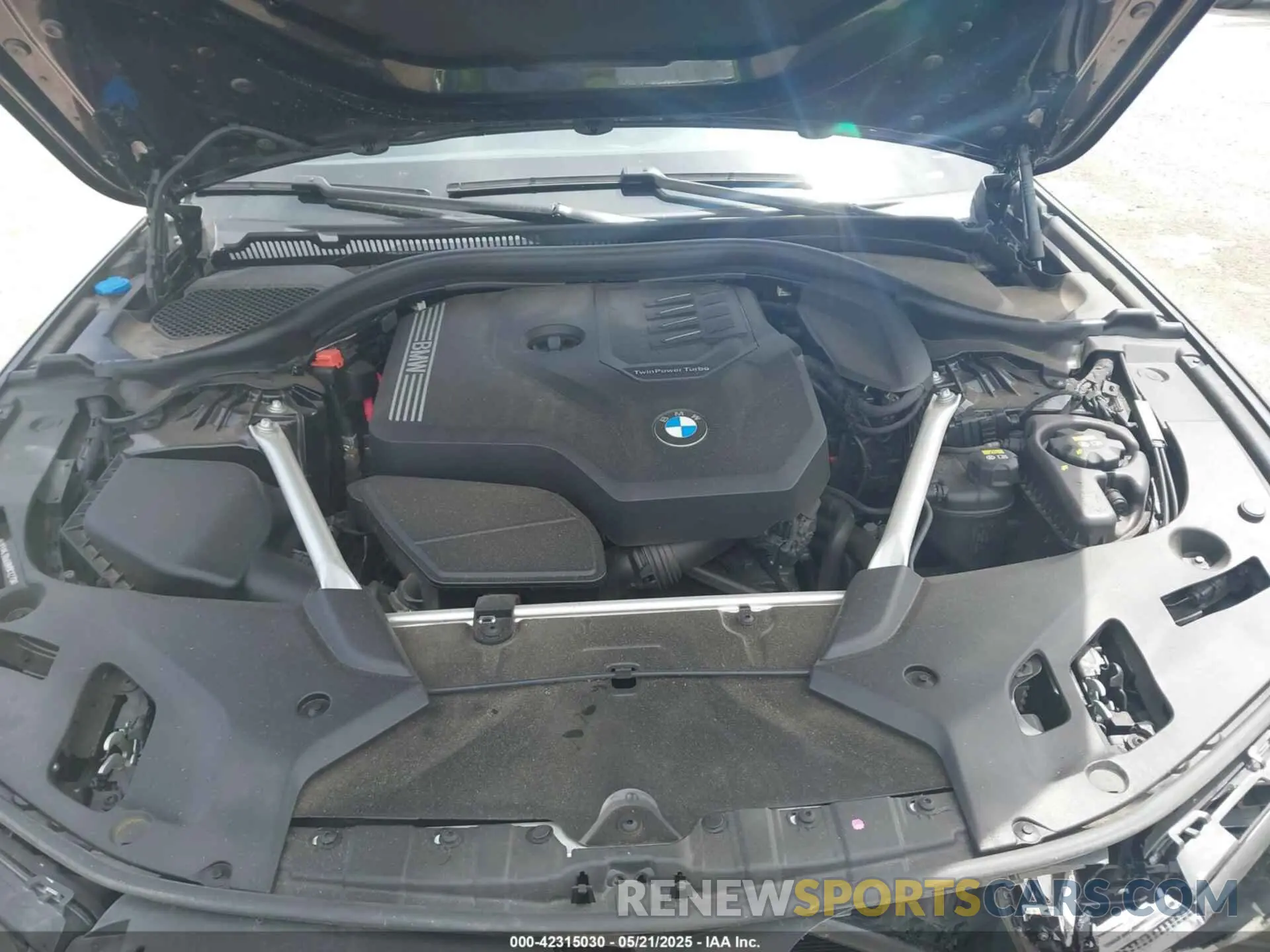 10 Photograph of a damaged car WBA53BH09MWX27909 BMW 530I 2021