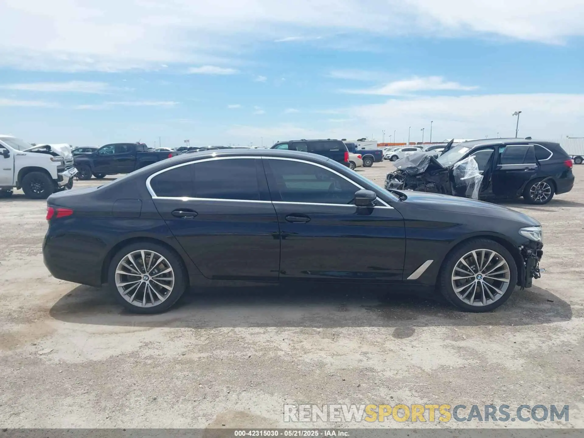 13 Photograph of a damaged car WBA53BH09MWX27909 BMW 530I 2021