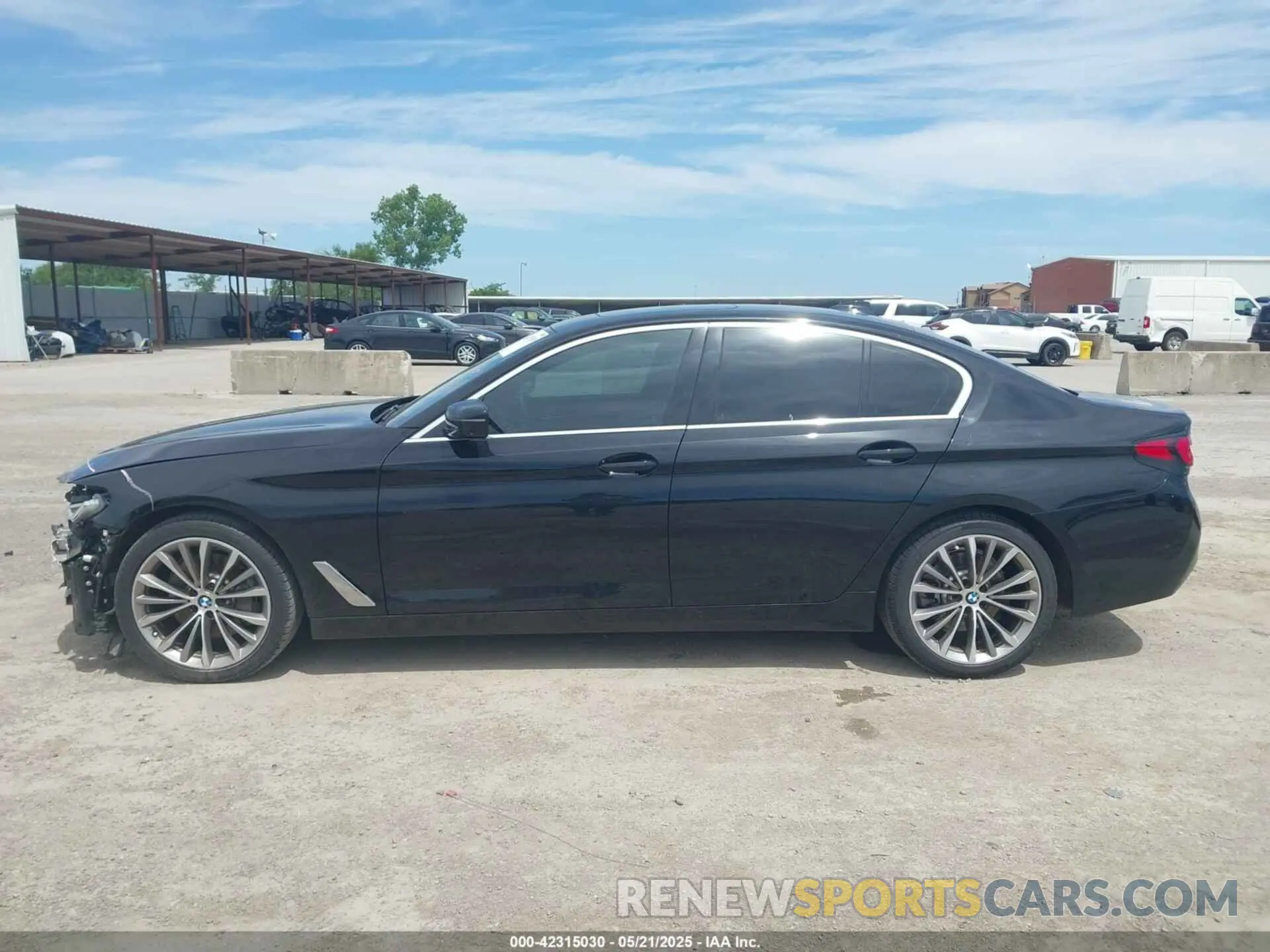 14 Photograph of a damaged car WBA53BH09MWX27909 BMW 530I 2021