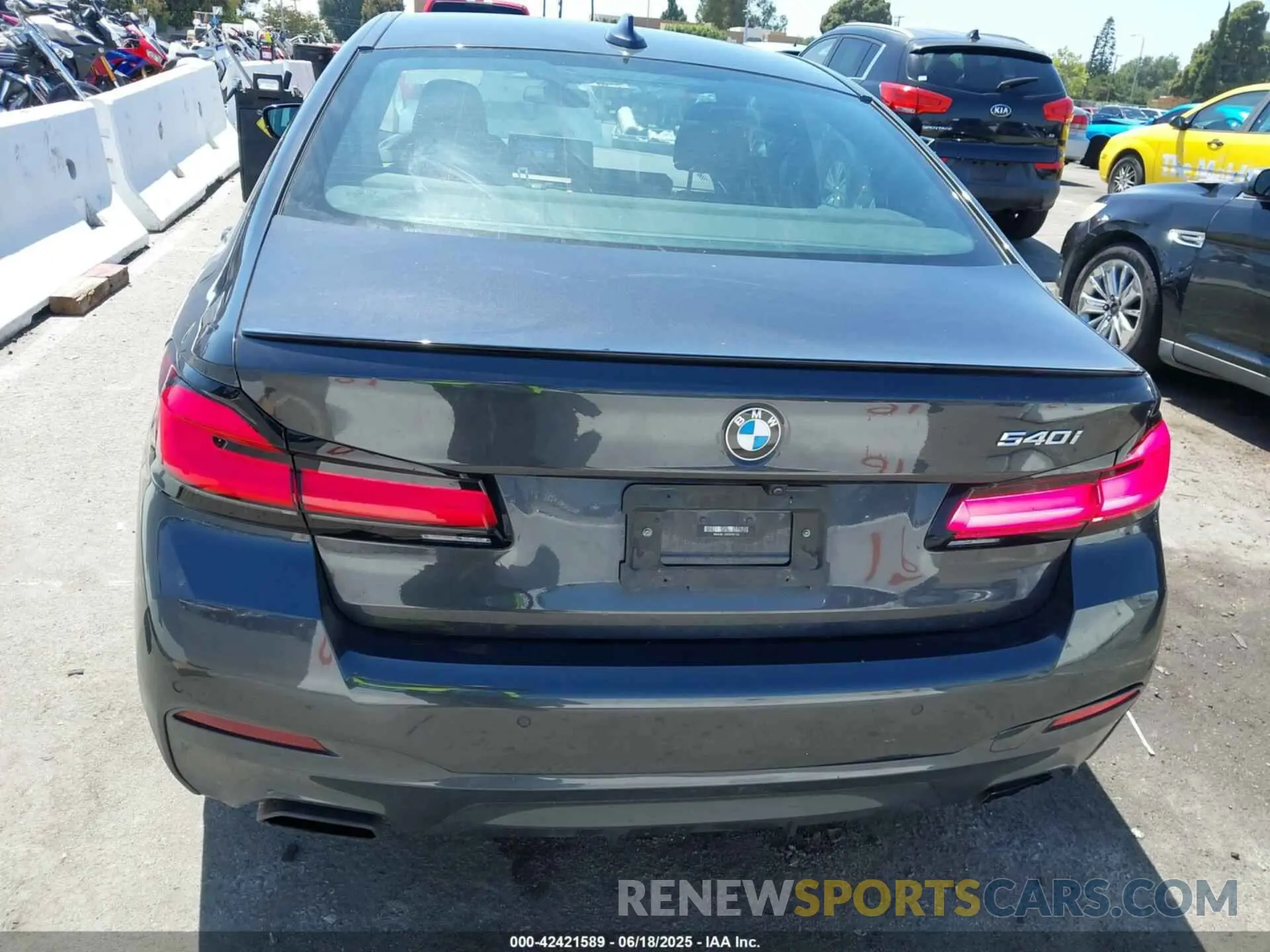 16 Photograph of a damaged car WBA53BJ00PWX97460 BMW 540 2023