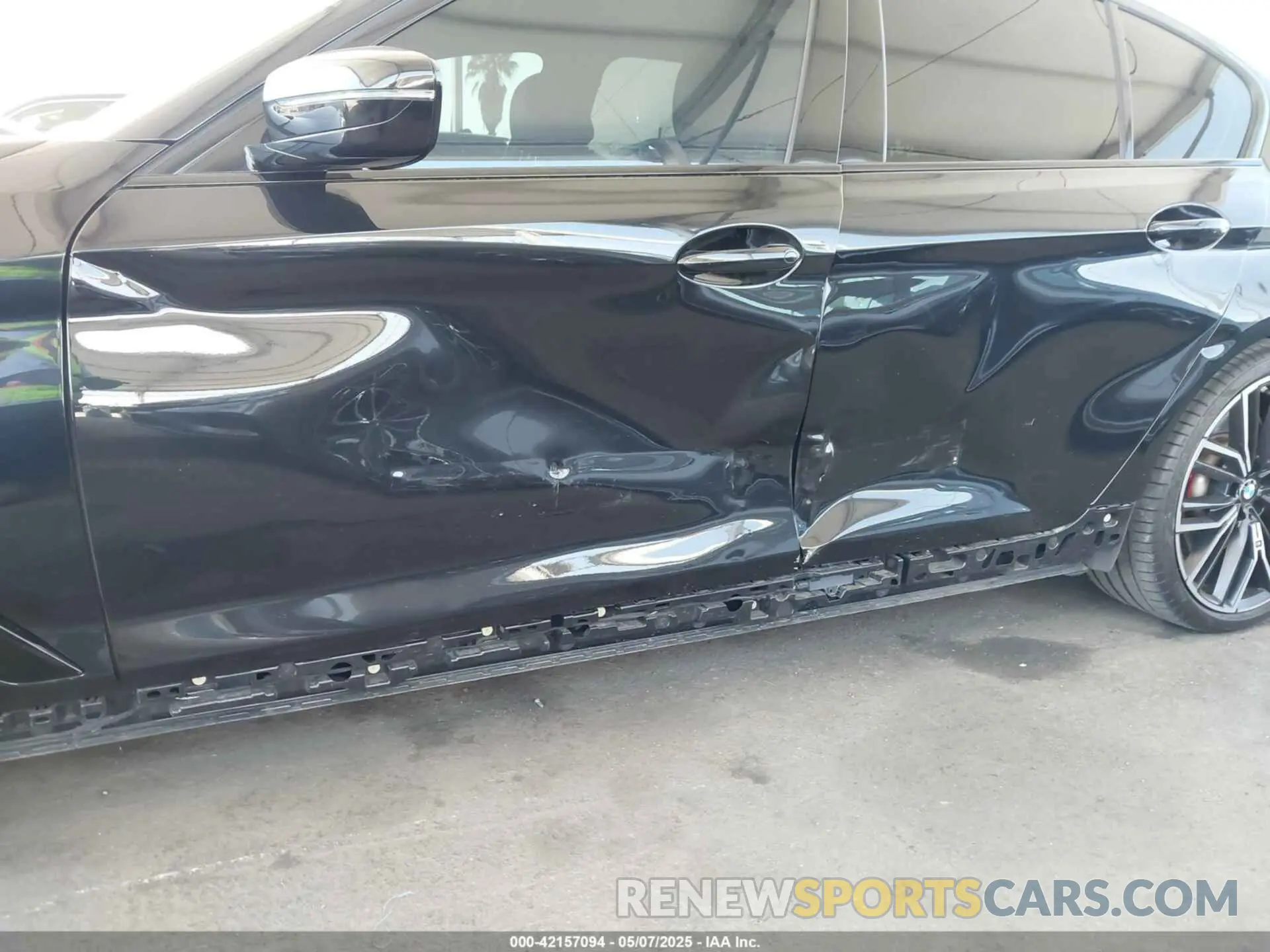 6 Photograph of a damaged car WBA53BJ01PCN28028 BMW 540 2023