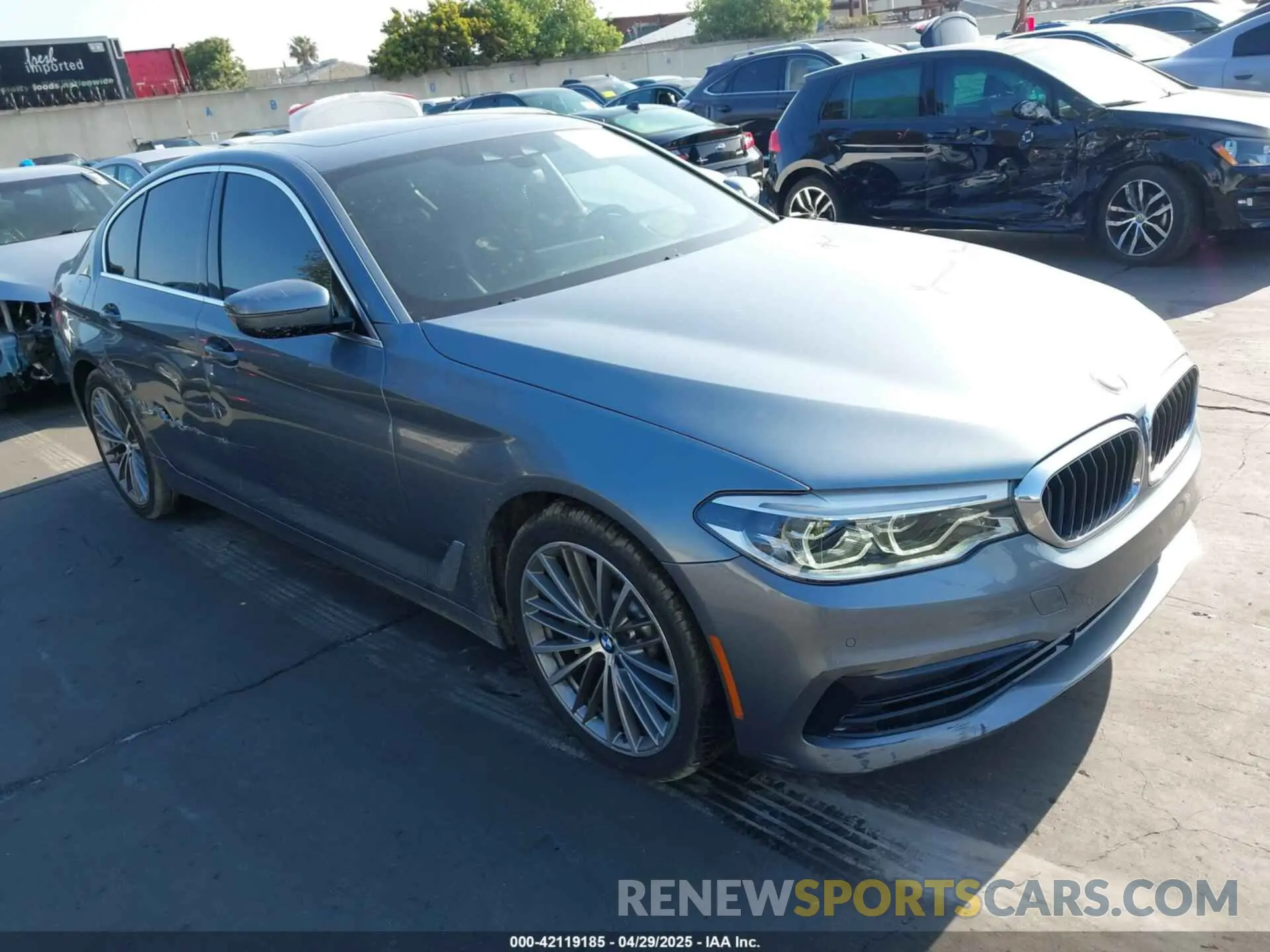 1 Photograph of a damaged car WBAJE5C50KWW41835 BMW 540I 2019