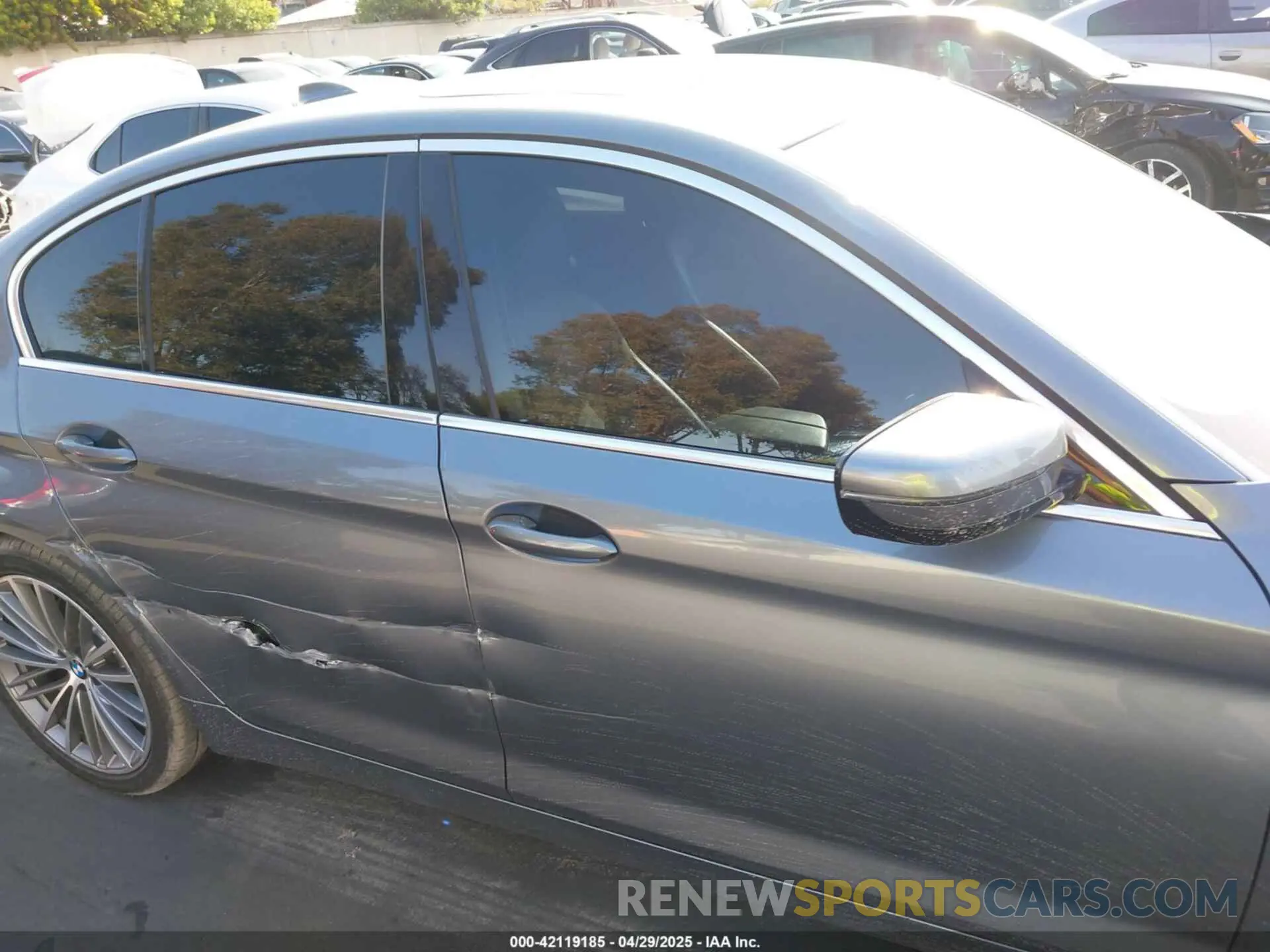 14 Photograph of a damaged car WBAJE5C50KWW41835 BMW 540I 2019