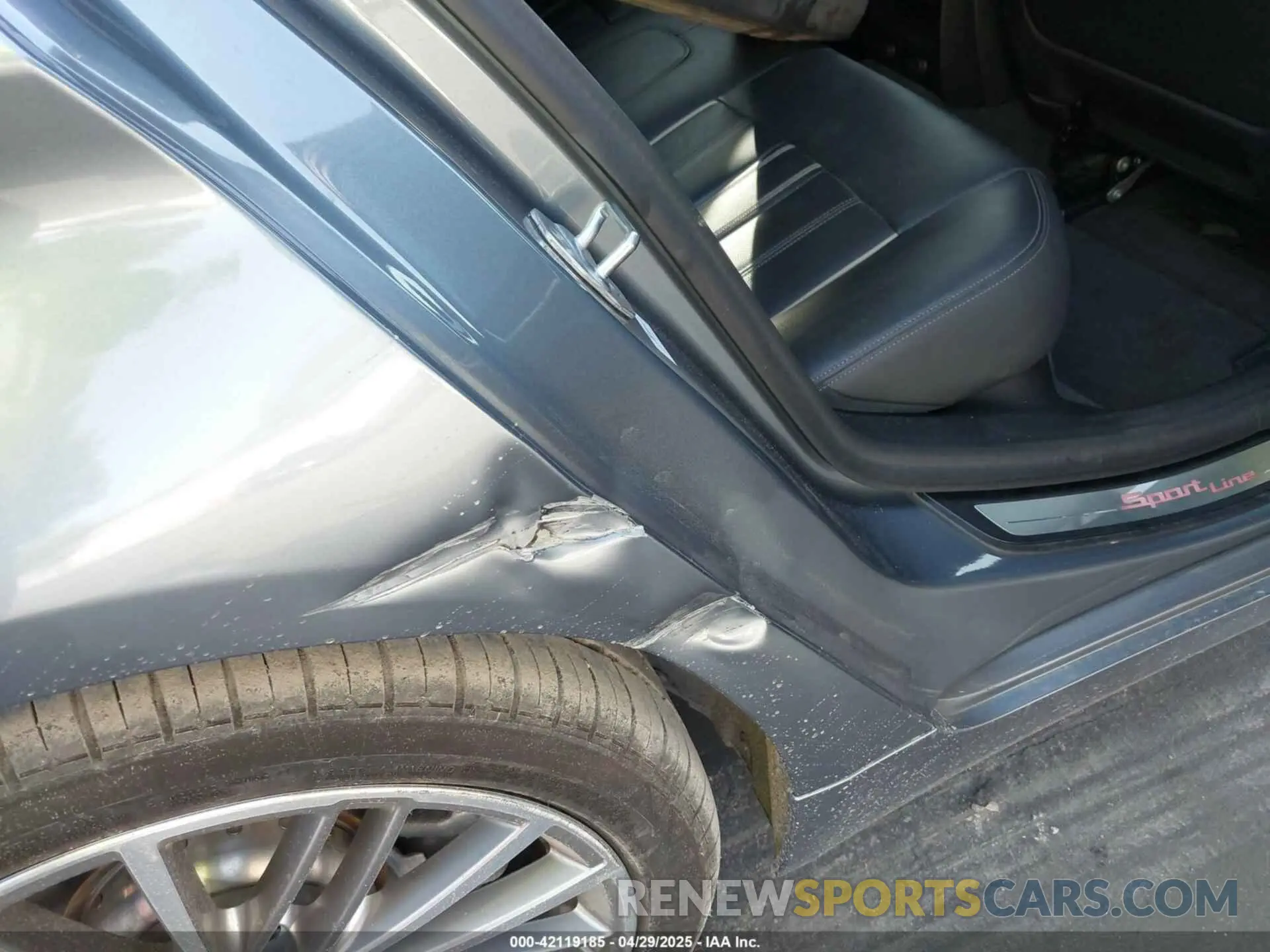 18 Photograph of a damaged car WBAJE5C50KWW41835 BMW 540I 2019