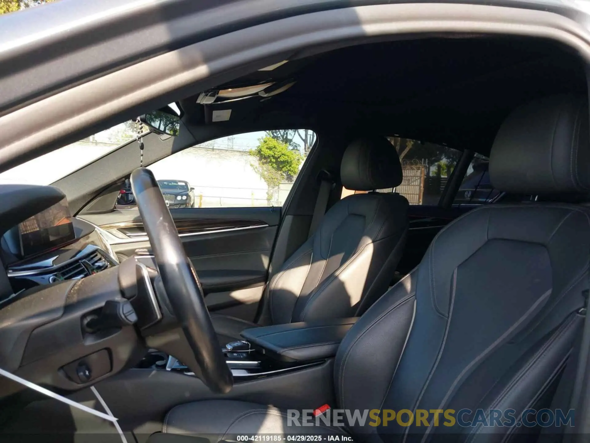 21 Photograph of a damaged car WBAJE5C50KWW41835 BMW 540I 2019