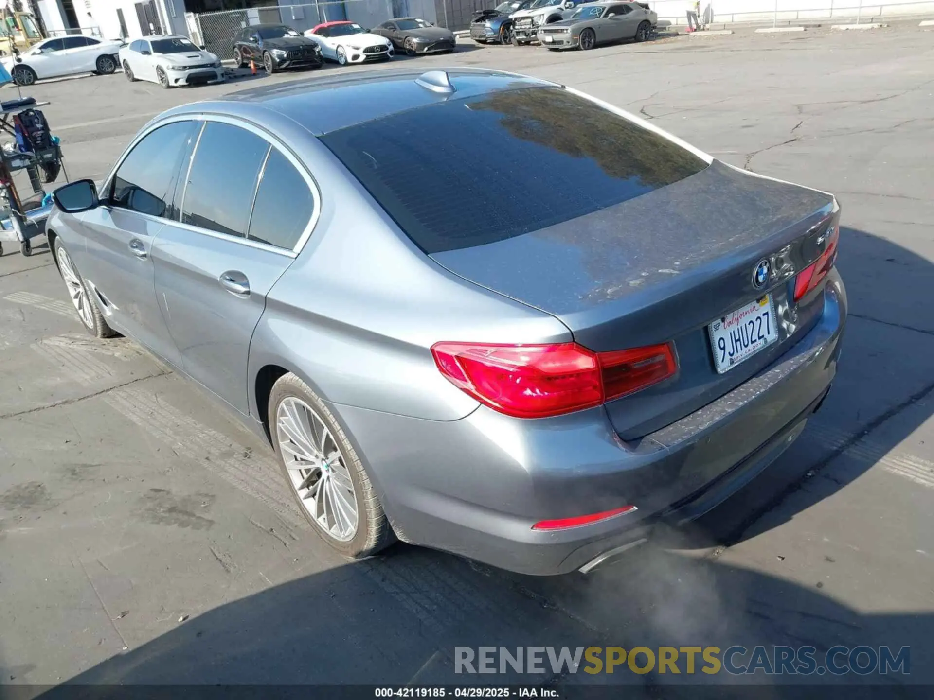 3 Photograph of a damaged car WBAJE5C50KWW41835 BMW 540I 2019