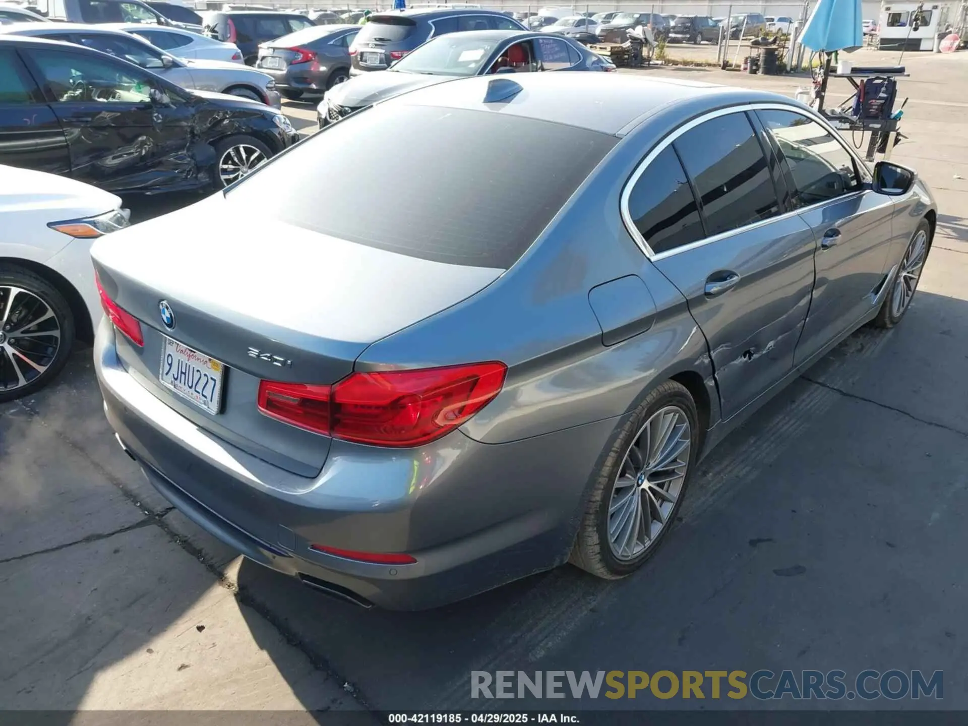 4 Photograph of a damaged car WBAJE5C50KWW41835 BMW 540I 2019