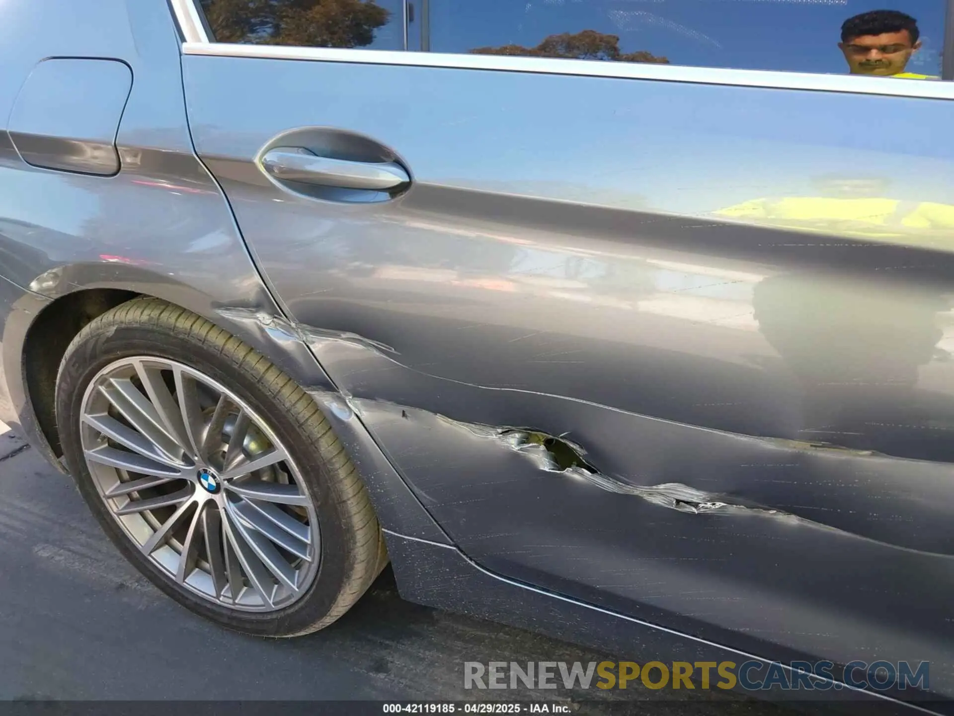6 Photograph of a damaged car WBAJE5C50KWW41835 BMW 540I 2019