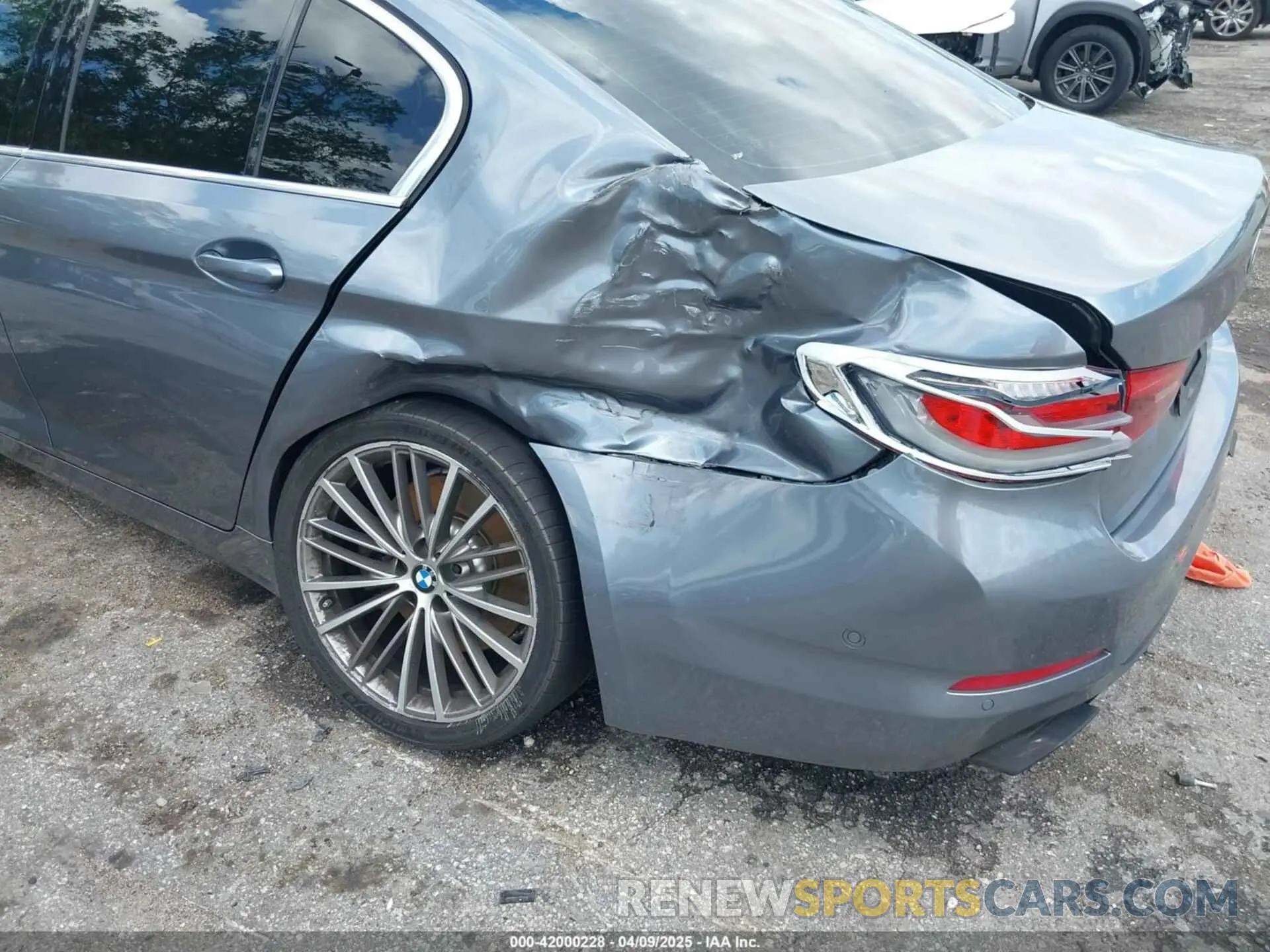 6 Photograph of a damaged car WBAJE5C51KBM76918 BMW 540I 2019