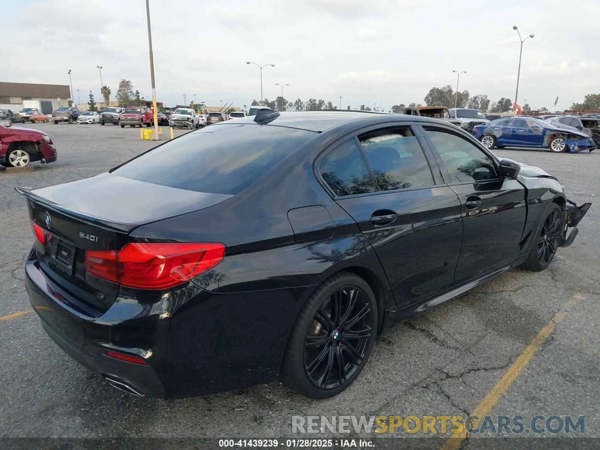 4 Photograph of a damaged car WBAJE5C54KBM76816 BMW 540I 2019