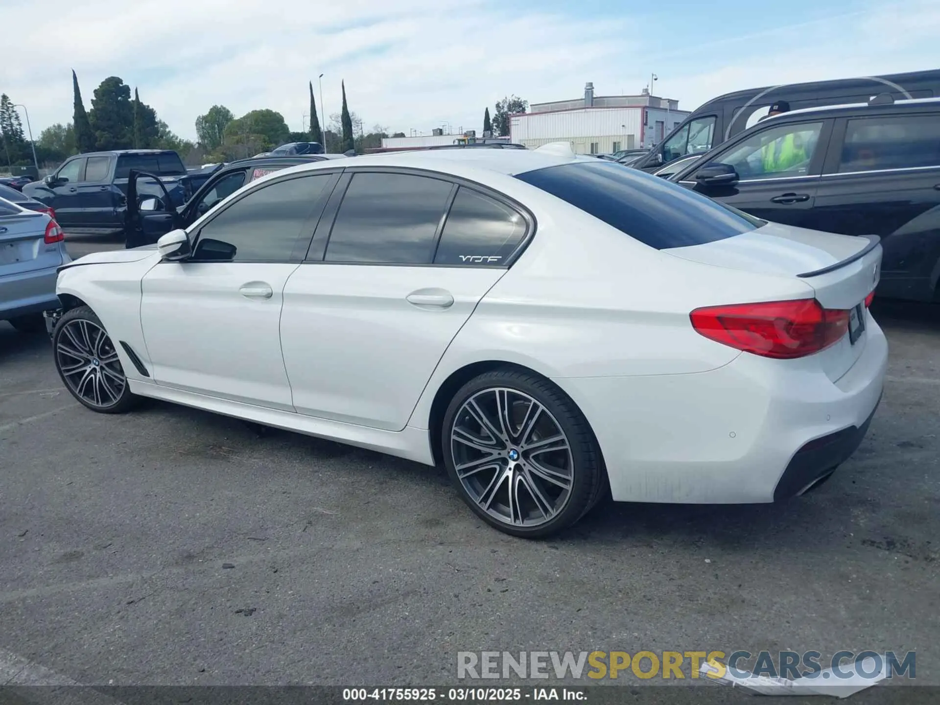 14 Photograph of a damaged car WBAJE5C55KWW18387 BMW 540I 2019