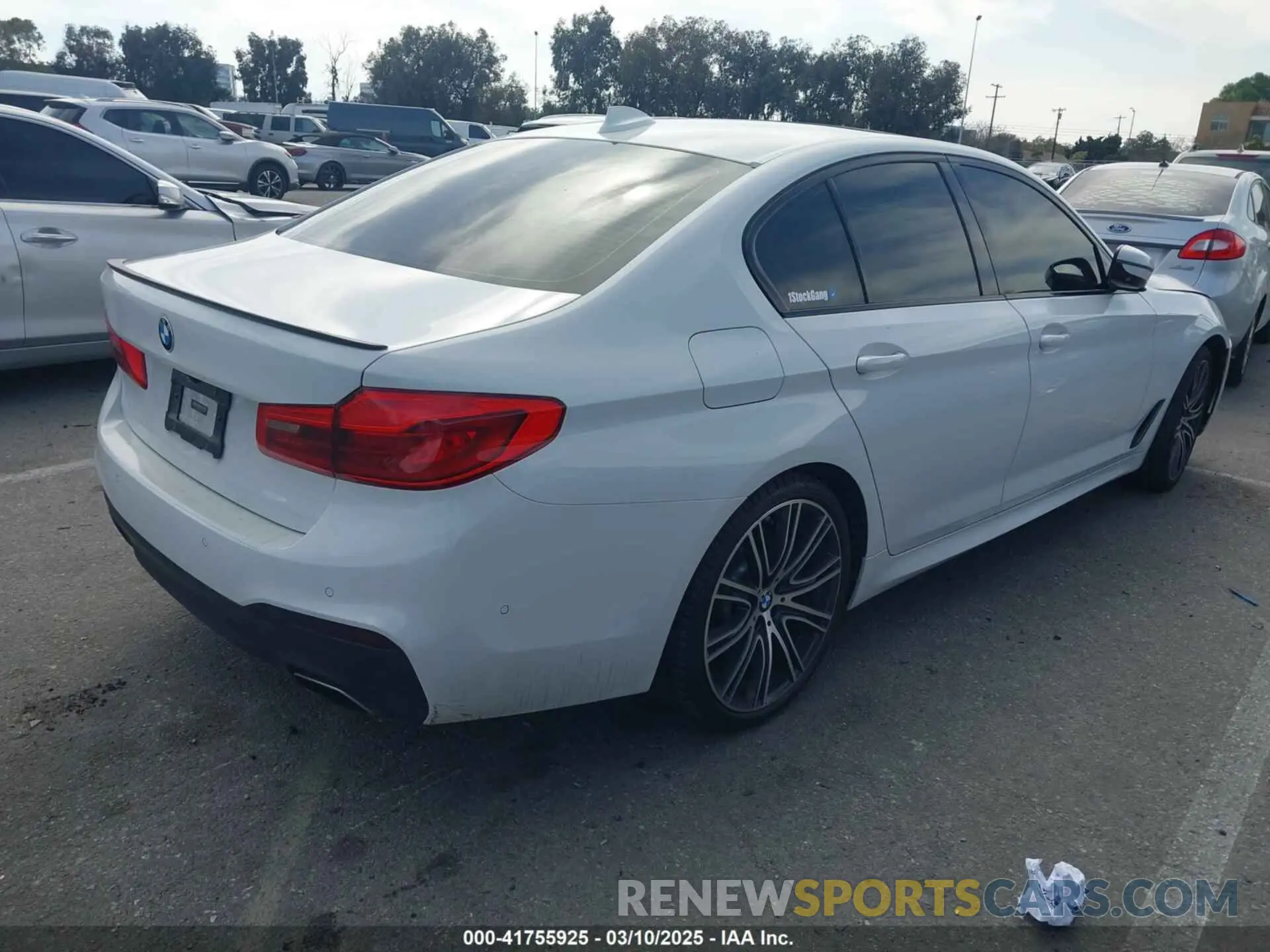 4 Photograph of a damaged car WBAJE5C55KWW18387 BMW 540I 2019