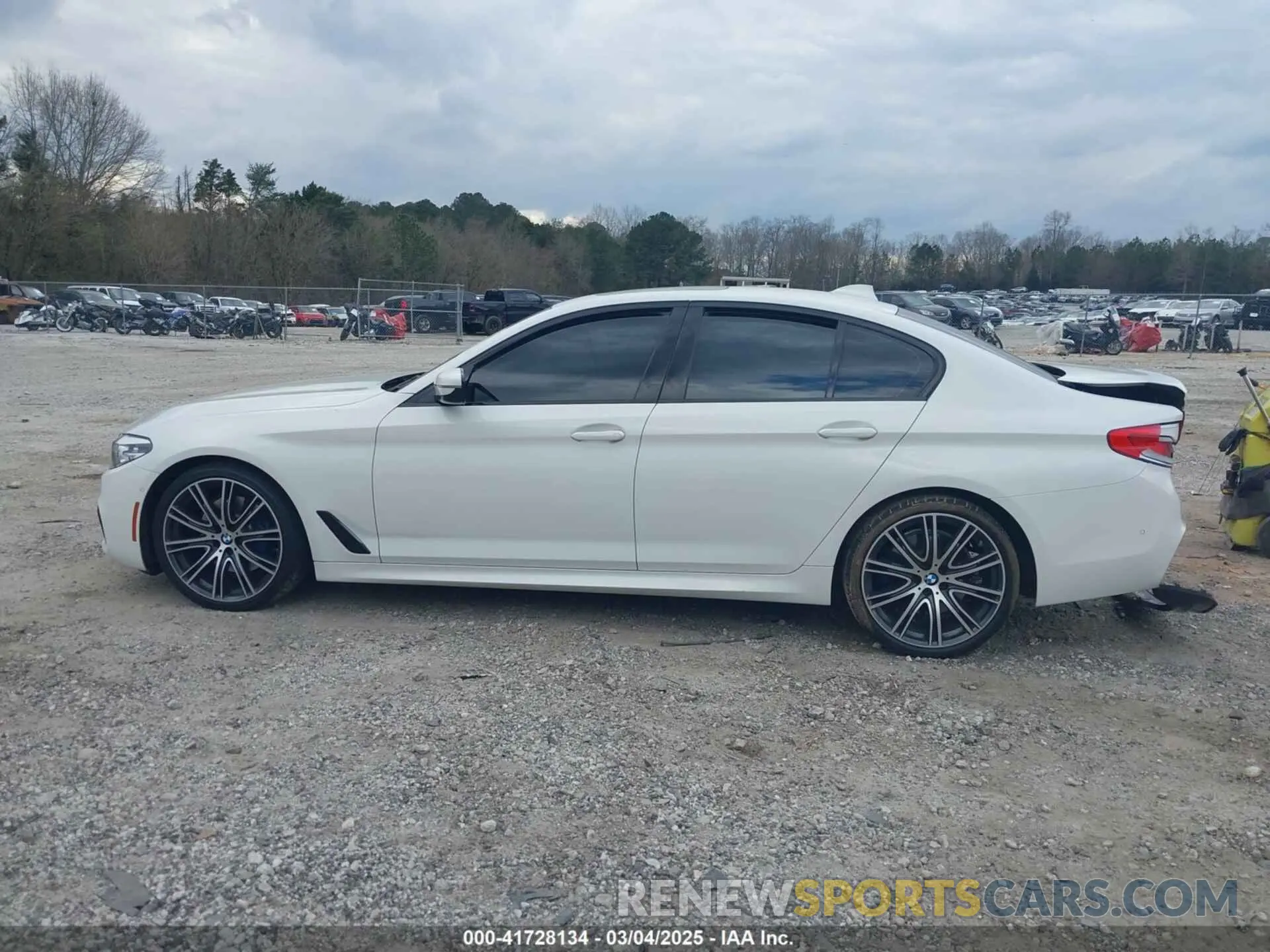 14 Photograph of a damaged car WBAJE5C57KWW11389 BMW 540I 2019