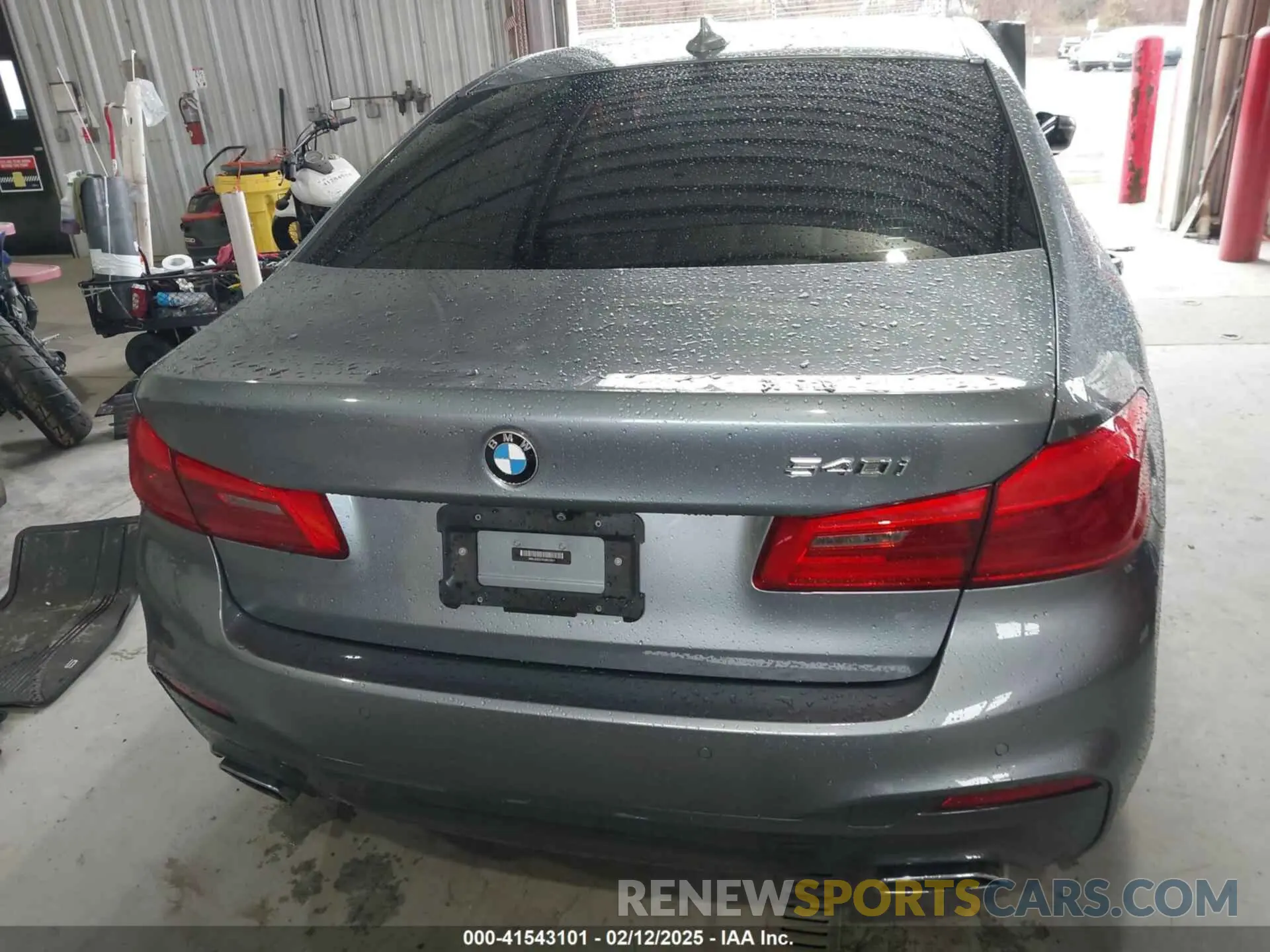 15 Photograph of a damaged car WBAJE5C57KWW12641 BMW 540I 2019