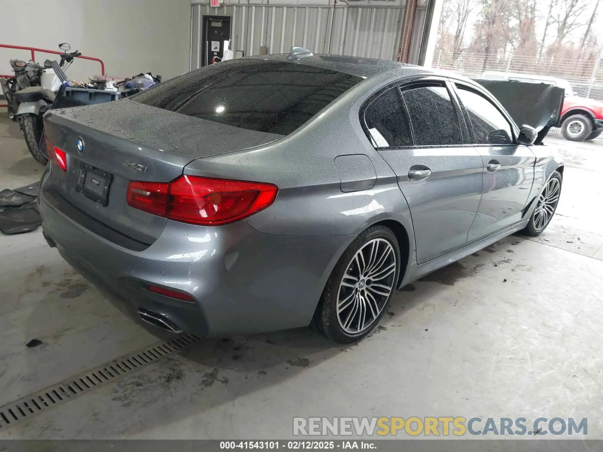 4 Photograph of a damaged car WBAJE5C57KWW12641 BMW 540I 2019