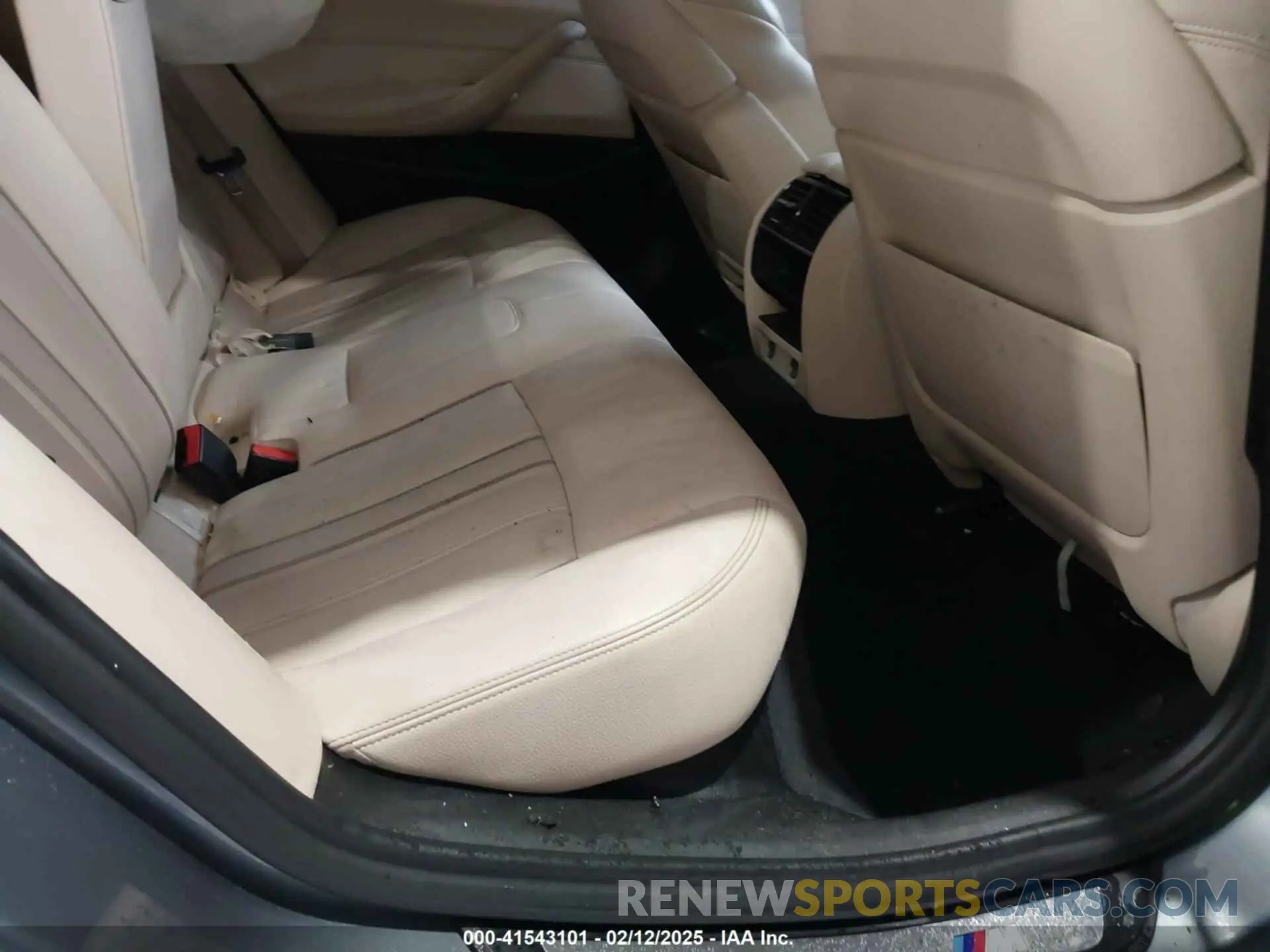 8 Photograph of a damaged car WBAJE5C57KWW12641 BMW 540I 2019