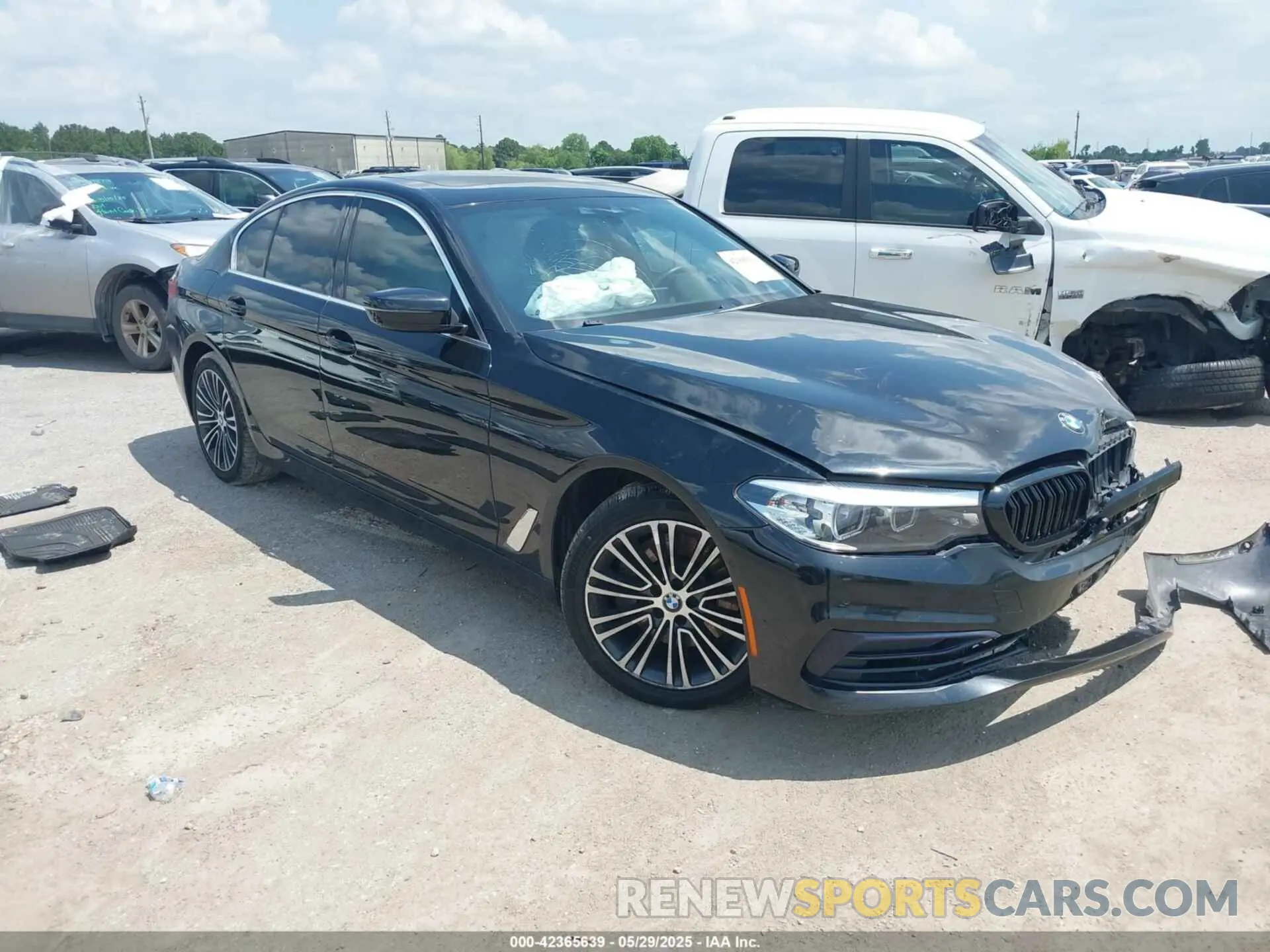 1 Photograph of a damaged car WBAJE5C58KWA98771 BMW 540I 2019