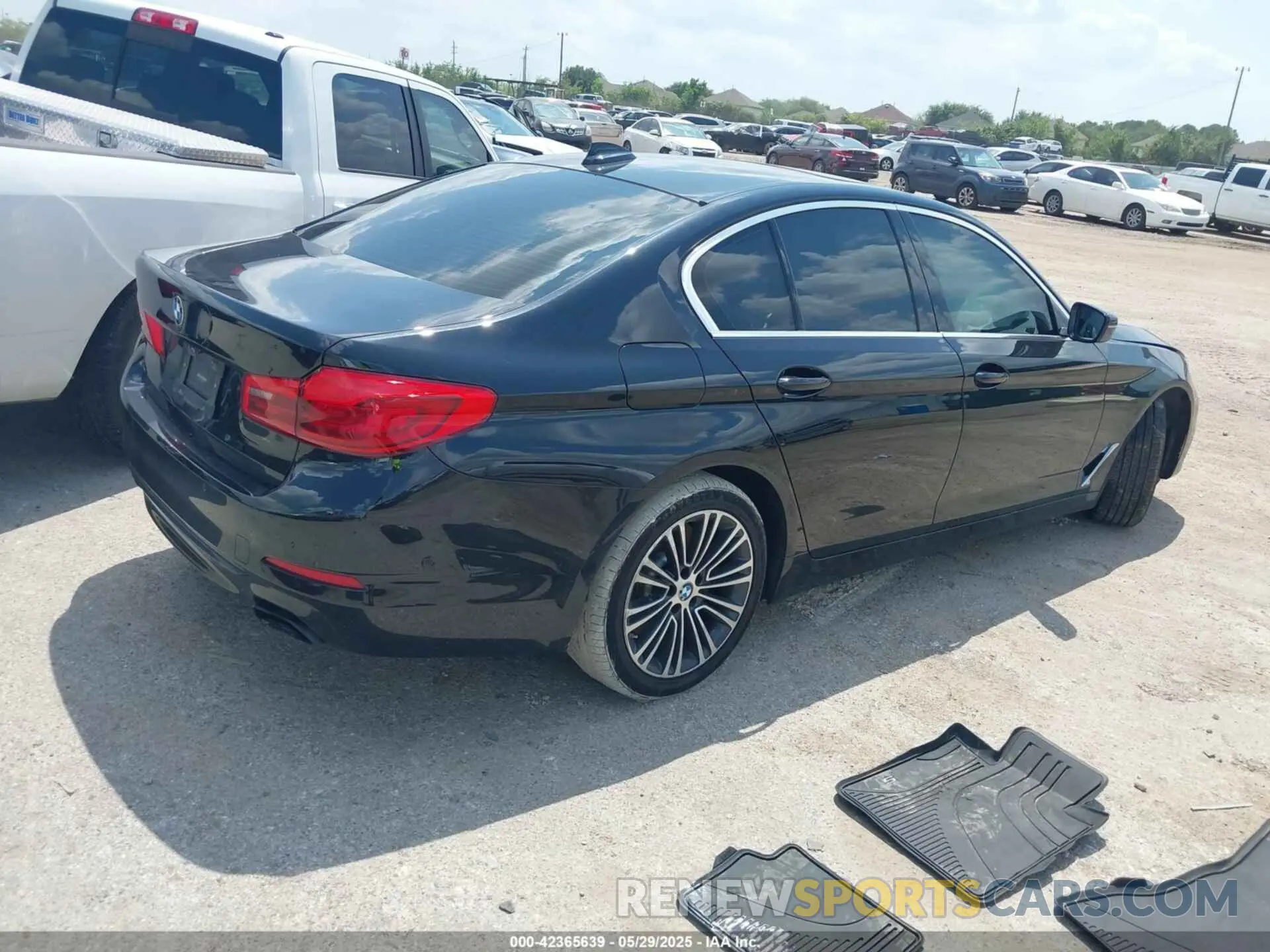 4 Photograph of a damaged car WBAJE5C58KWA98771 BMW 540I 2019