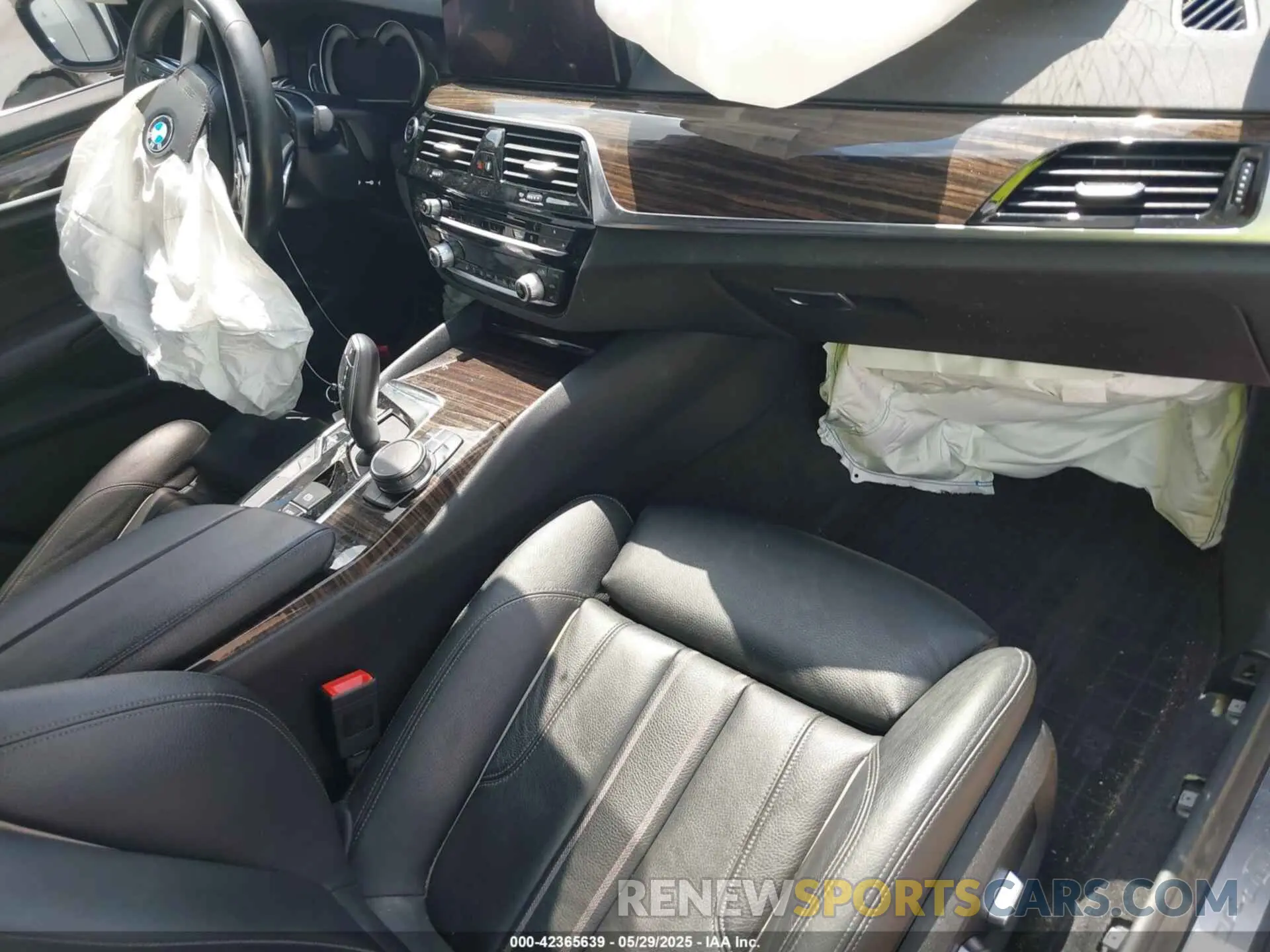 5 Photograph of a damaged car WBAJE5C58KWA98771 BMW 540I 2019