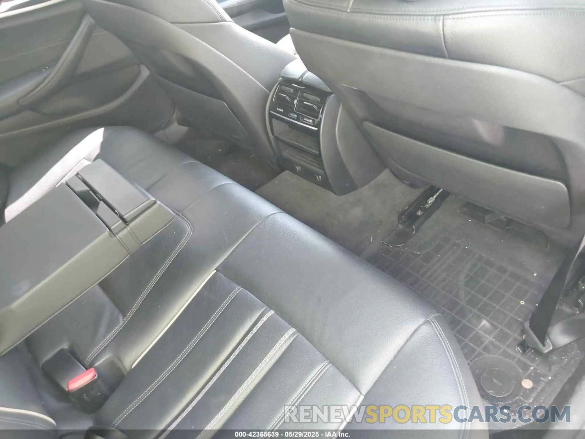 8 Photograph of a damaged car WBAJE5C58KWA98771 BMW 540I 2019