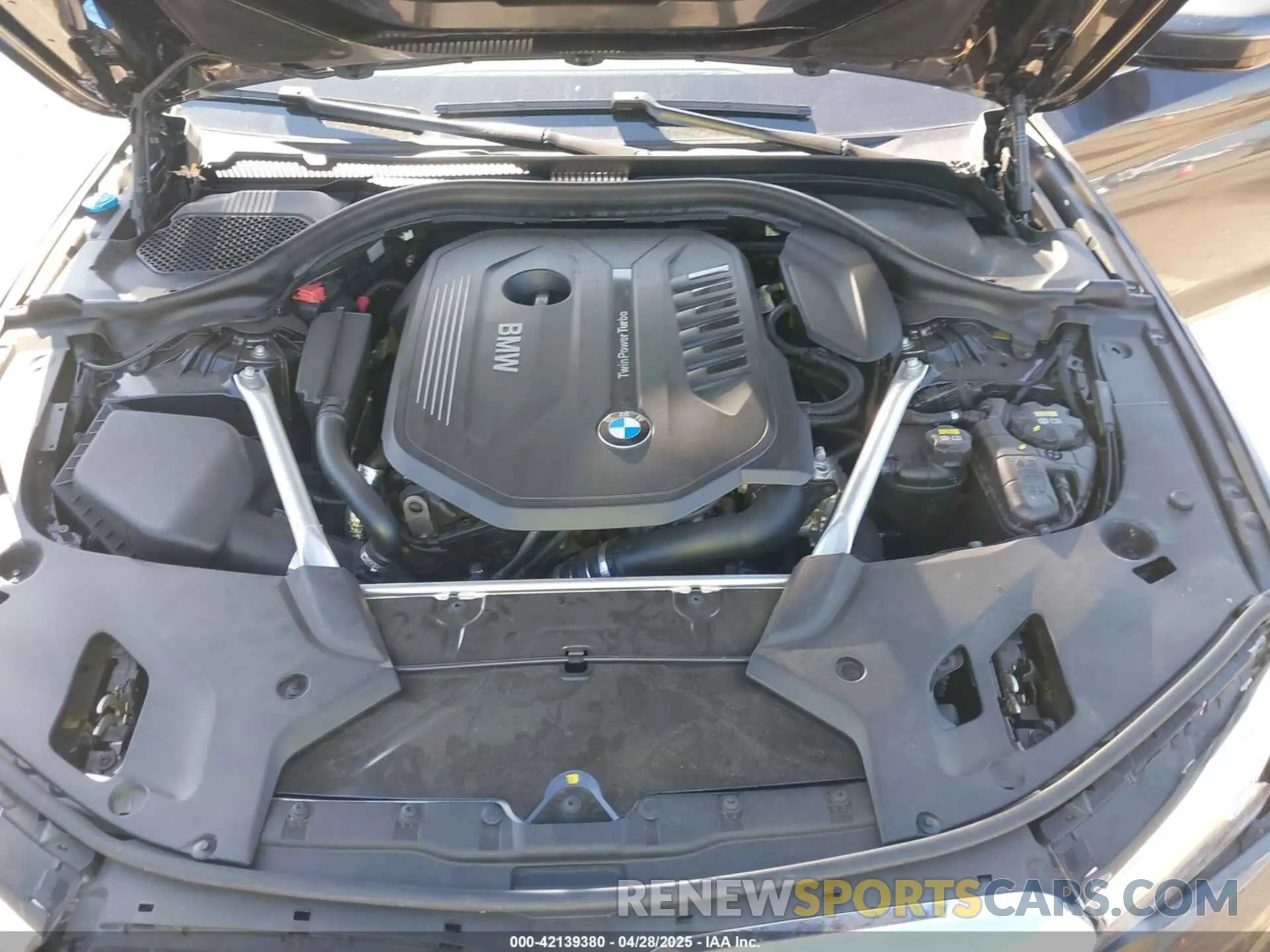 10 Photograph of a damaged car WBAJE5C5XKWW20300 BMW 540I 2019