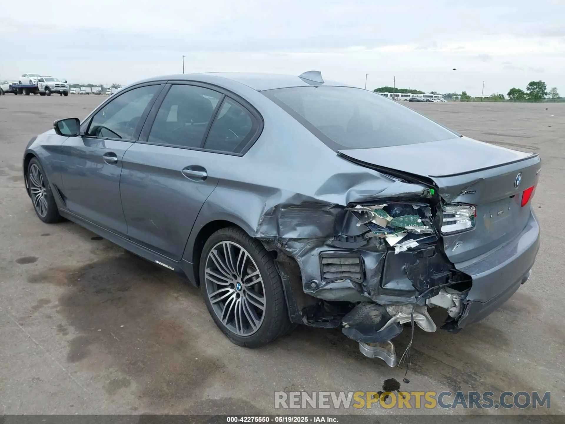 3 Photograph of a damaged car WBAJE7C52KWW00201 BMW 540I 2019