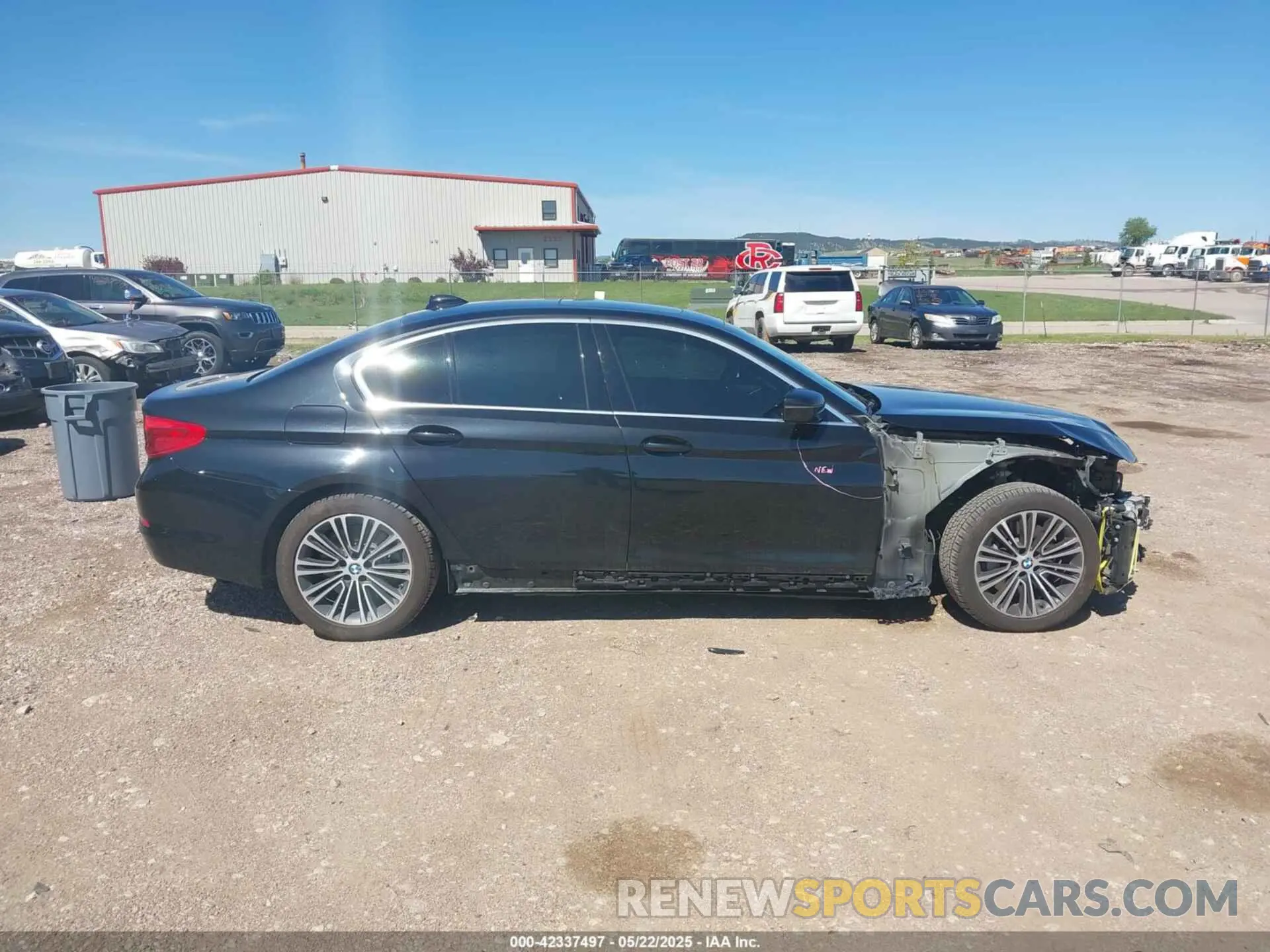 14 Photograph of a damaged car WBAJE7C52KWW10002 BMW 540I 2019