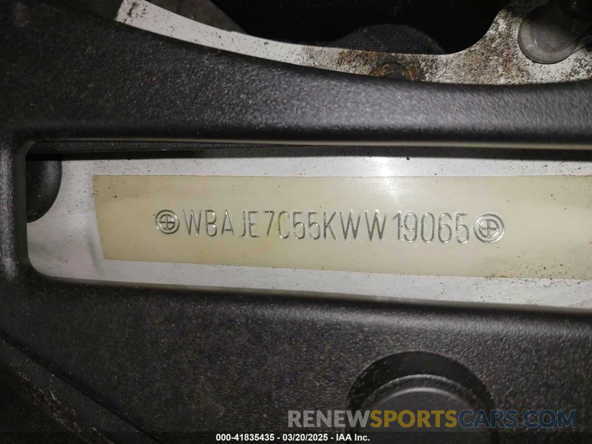 18 Photograph of a damaged car WBAJE7C55KWW19065 BMW 540I 2019