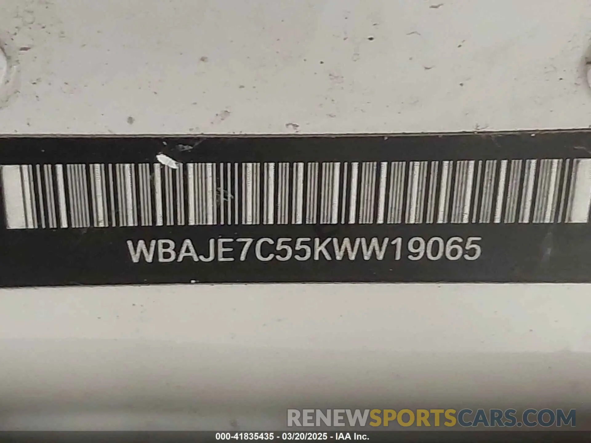19 Photograph of a damaged car WBAJE7C55KWW19065 BMW 540I 2019