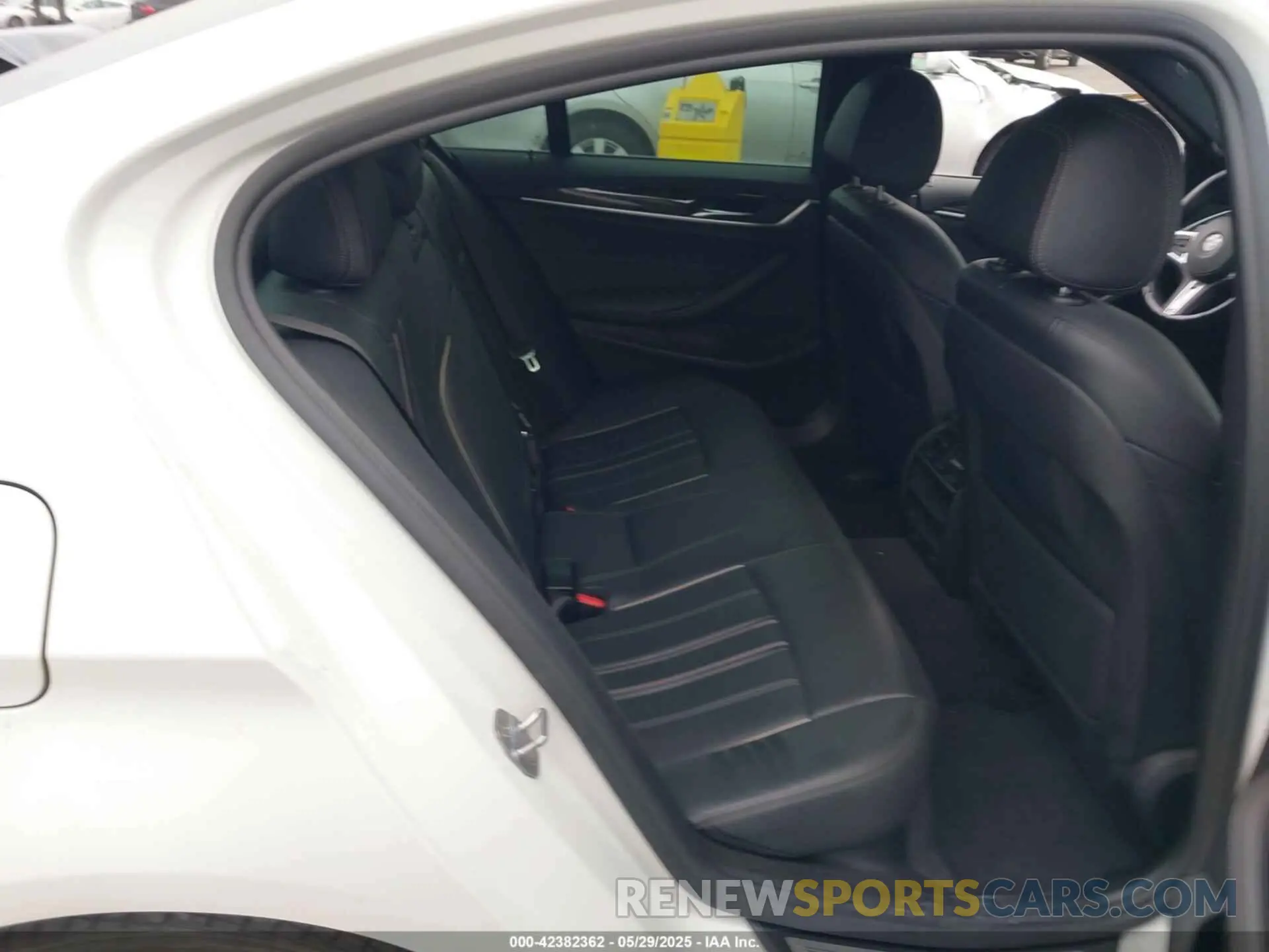 8 Photograph of a damaged car WBAJE7C55KWW43530 BMW 540I 2019