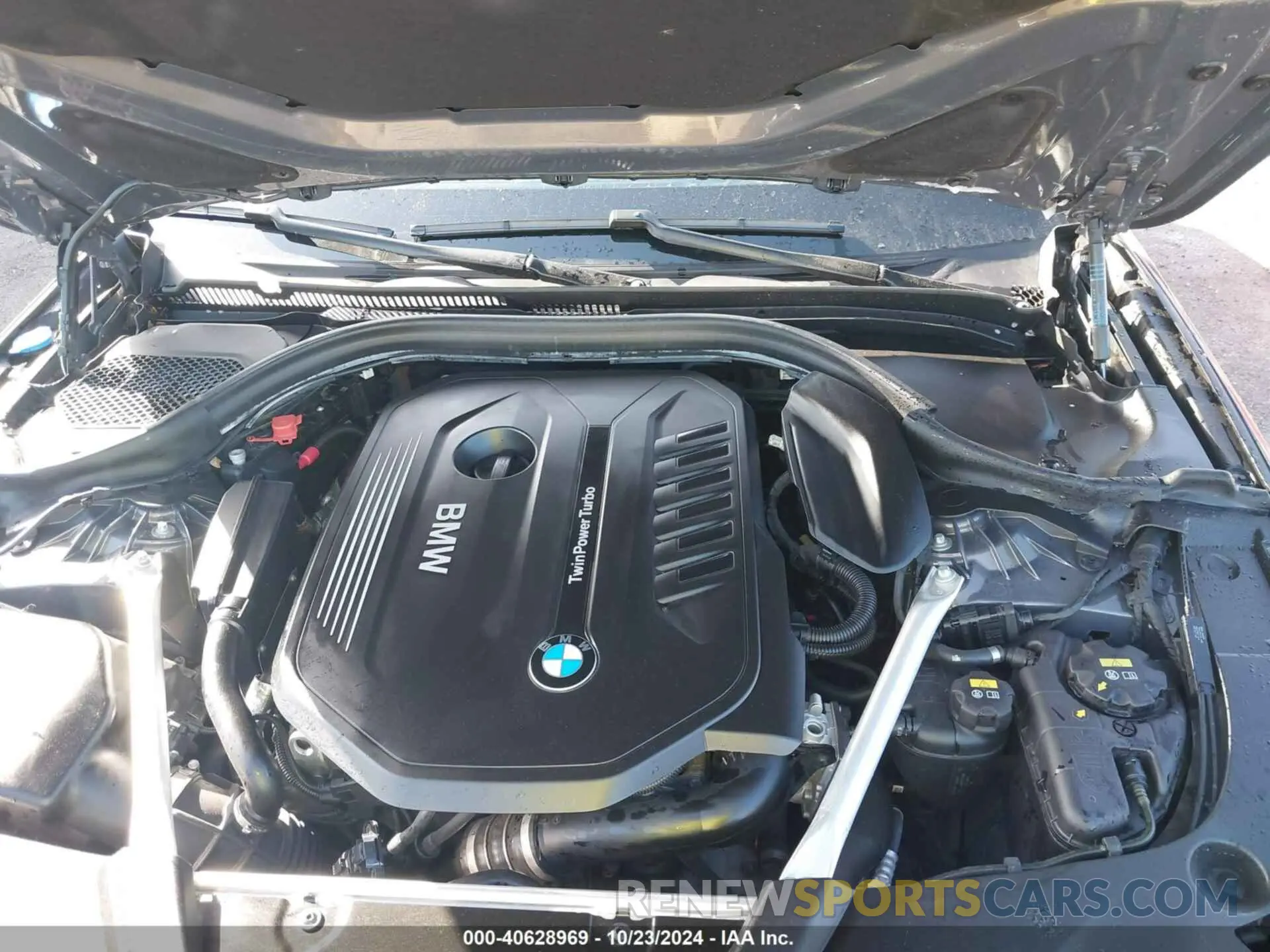 10 Photograph of a damaged car WBAJE7C58KG892575 BMW 540I 2019