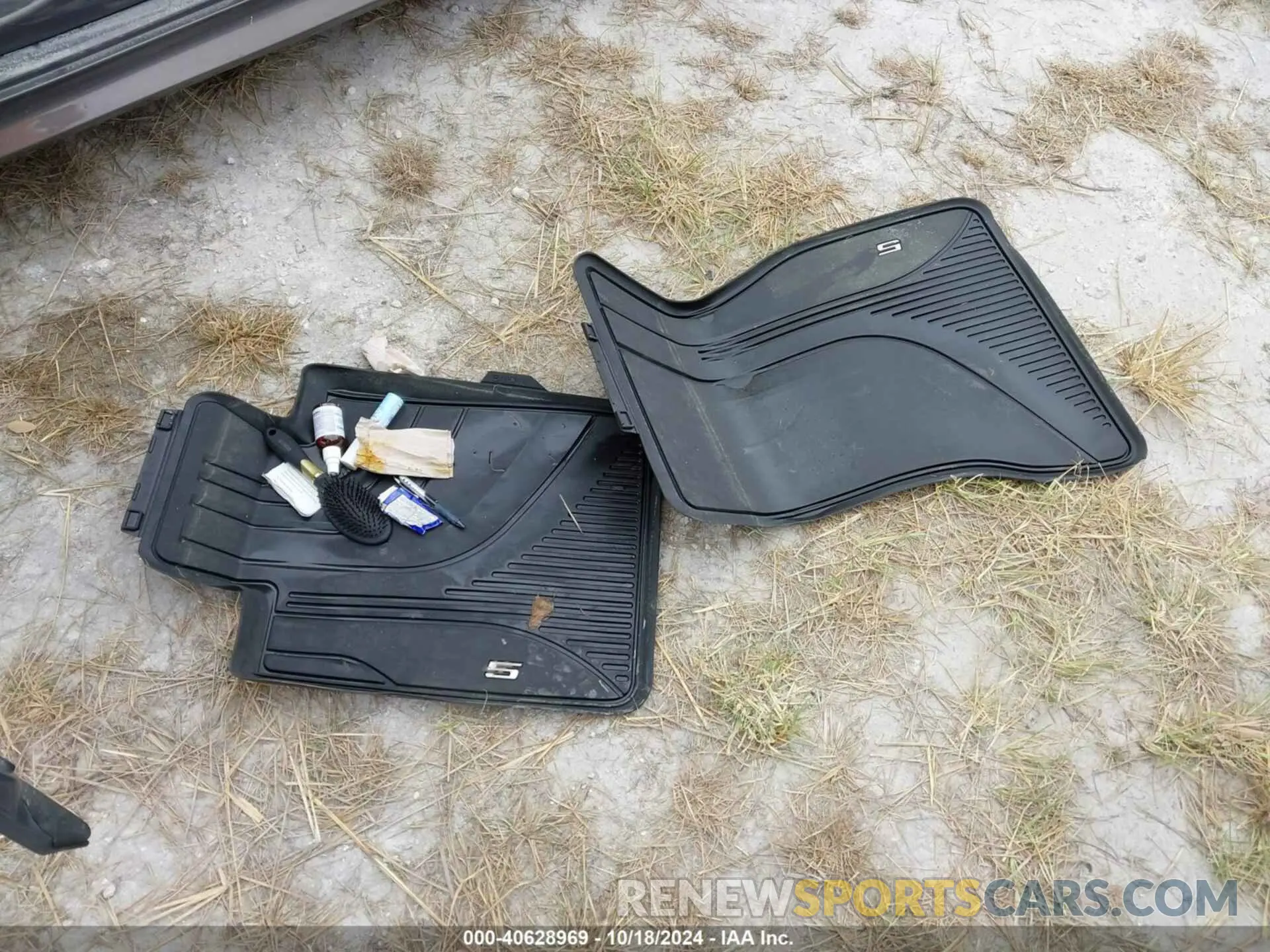 12 Photograph of a damaged car WBAJE7C58KG892575 BMW 540I 2019