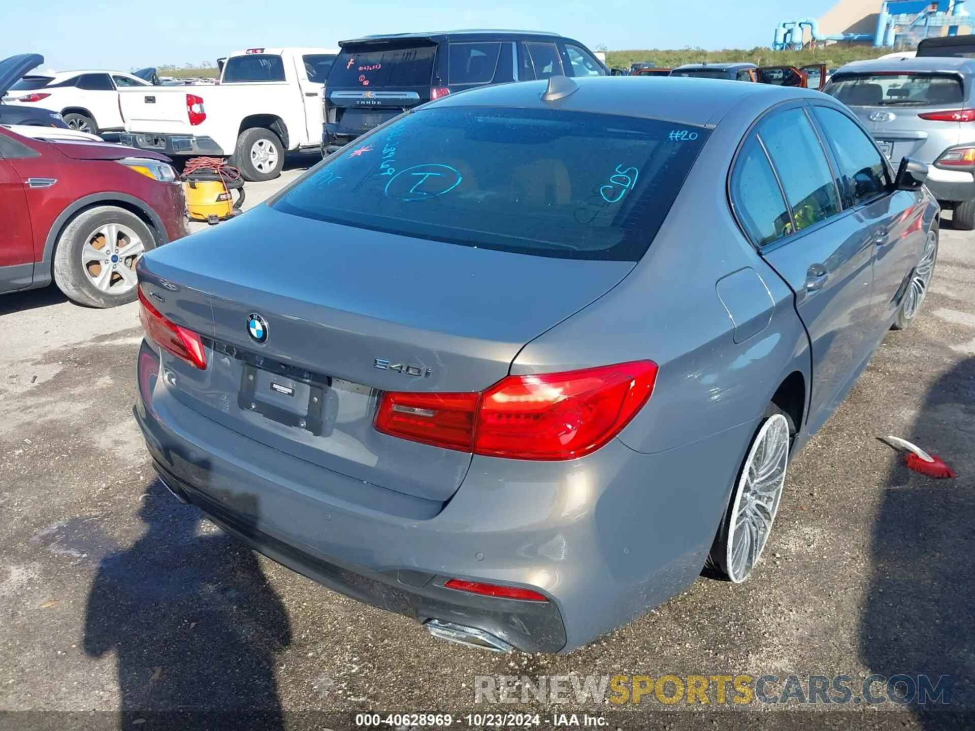 4 Photograph of a damaged car WBAJE7C58KG892575 BMW 540I 2019