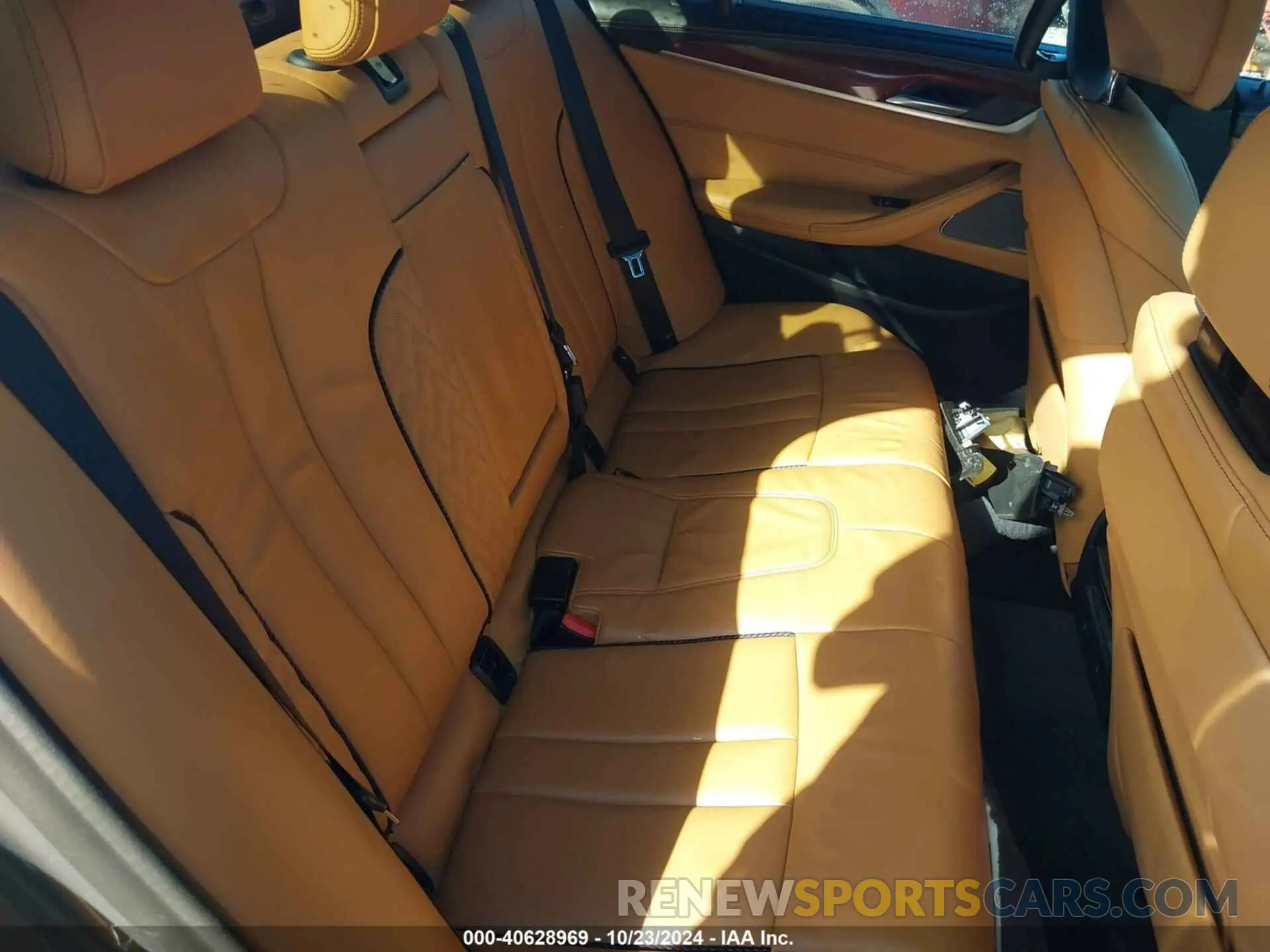 8 Photograph of a damaged car WBAJE7C58KG892575 BMW 540I 2019