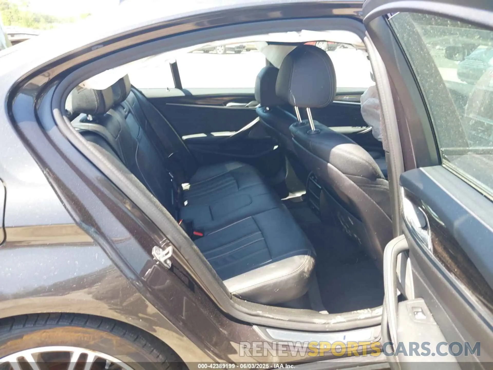 8 Photograph of a damaged car WBAJE7C59KWW18453 BMW 540I 2019