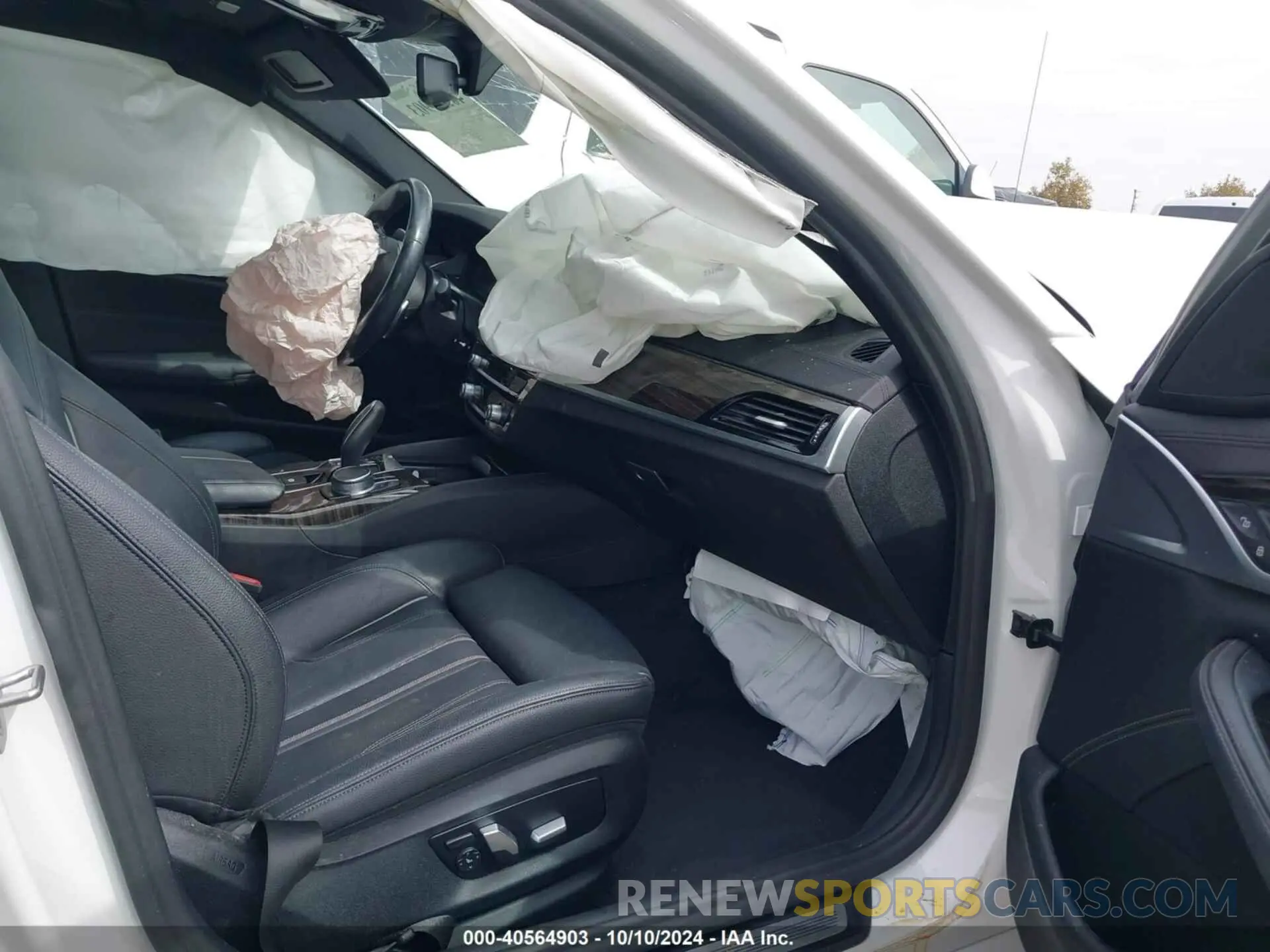 5 Photograph of a damaged car WBAJS1C06LCD74115 BMW 540I 2020
