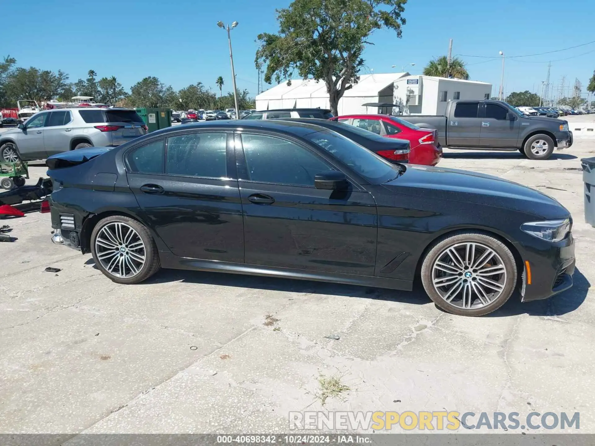 14 Photograph of a damaged car WBAJS1C08LCD17978 BMW 540I 2020